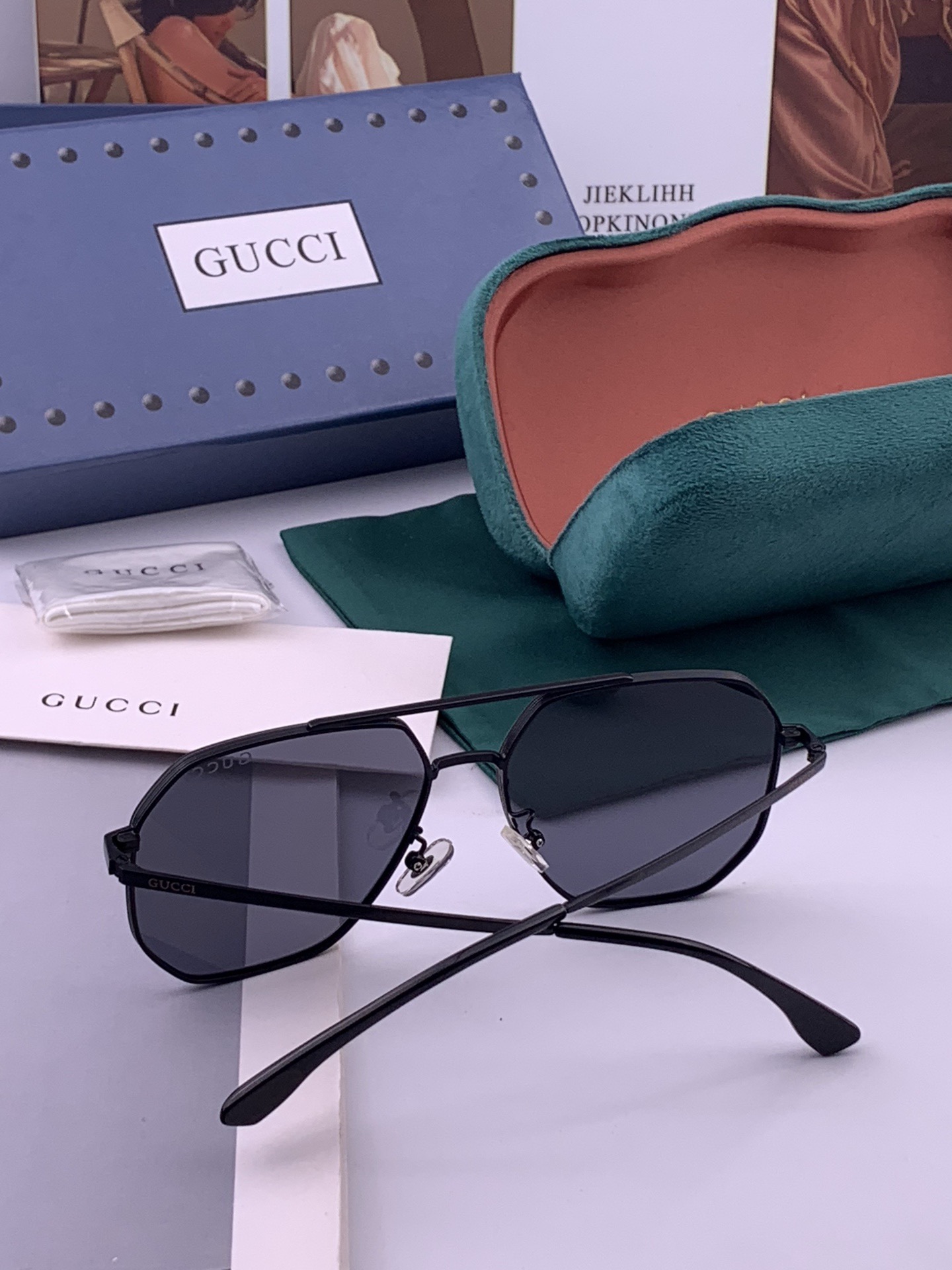 GUCCI 男款炫彩飞行员偏光太阳镜 ❤️材质：高清尼龙加厚卡槽高清偏光镜片 🌹无边框镜架💕颜👍型号：G
