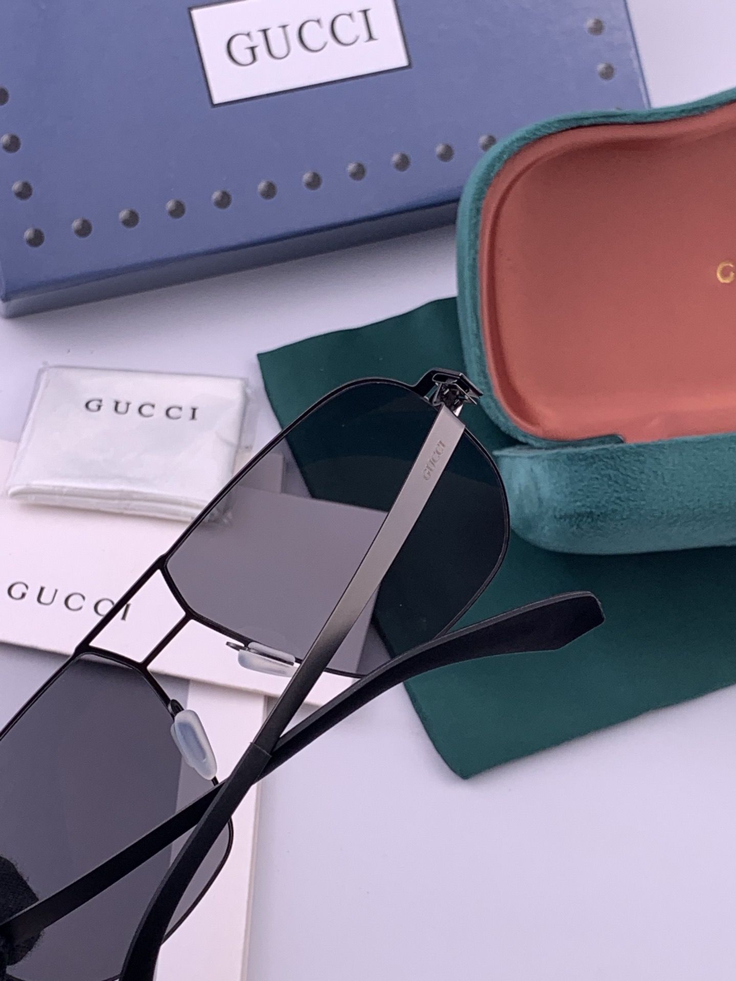 Gucci 春夏新款超轻无螺丝压不坏系列情侣款太阳镜高清尼龙镜片🦅完美品质，适合各种脸型，经典太阳镜亮相
