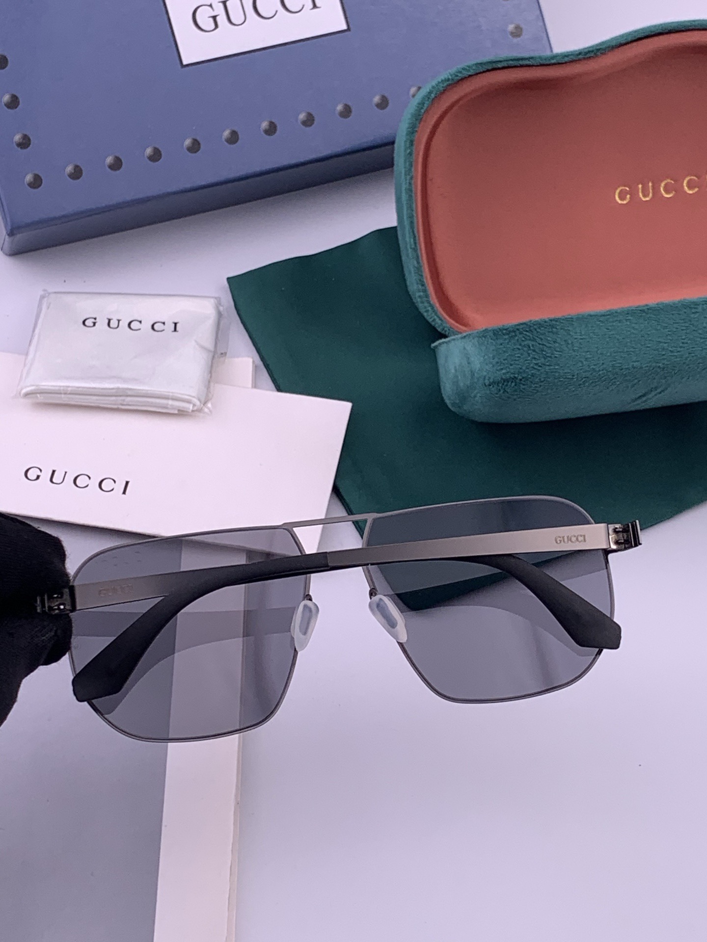 Gucci 春夏新款超轻无螺丝压不坏系列情侣款太阳镜高清尼龙镜片🦅完美品质，适合各种脸型，经典太阳镜亮相