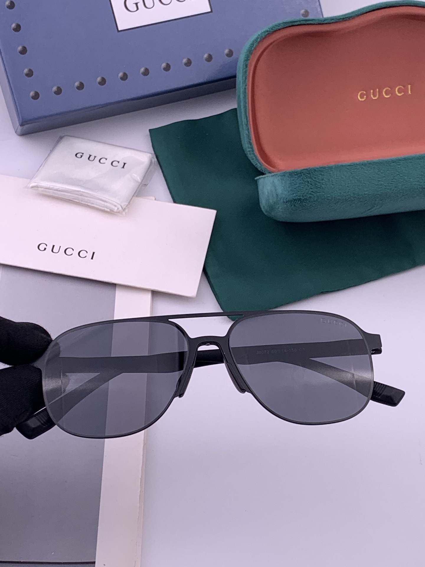 GUCCI 男款炫彩飞行员偏光太阳镜 ❤️材质：高清尼龙加厚卡槽高清偏光镜片 🌹无边框镜架💕颜👍型号：G