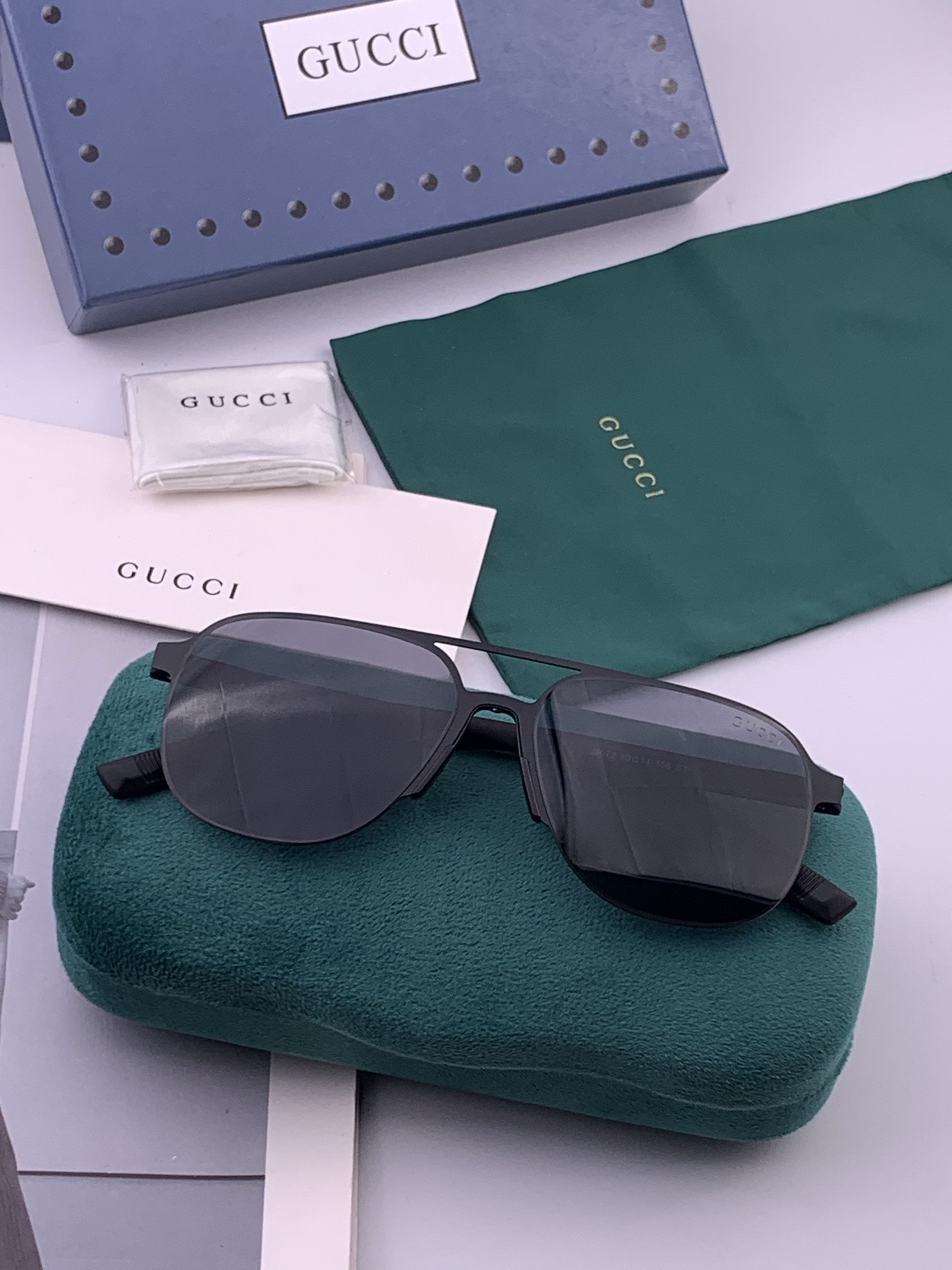 GUCCI 男款炫彩飞行员偏光太阳镜 ❤️材质：高清尼龙加厚卡槽高清偏光镜片 🌹无边框镜架💕颜👍型号：G