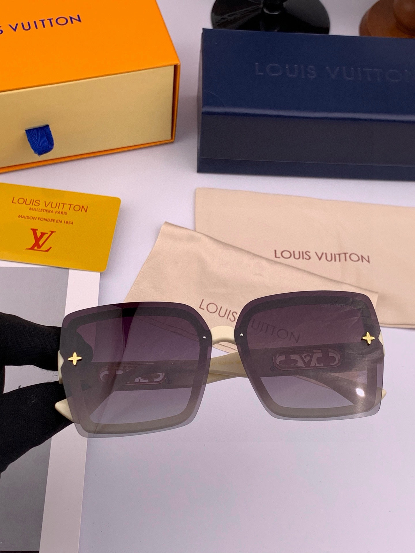 LV 太阳镜潮品官网模特同款 [玫瑰][玫瑰]四叶草🍀精致个性设计简约时尚 高品质值得拥有绝对潮爆整个夏