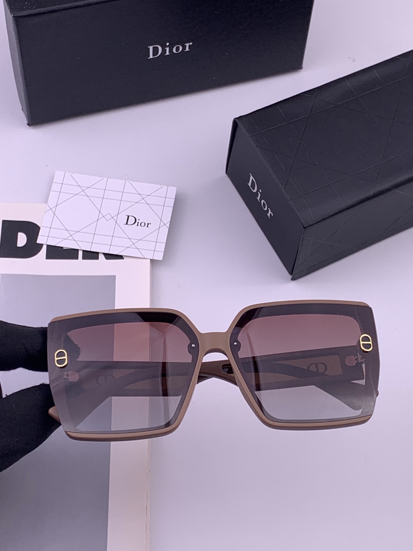 🔺 【DIOR-迪奥】开春新款 潮流爆款 时尚方框偏光太阳镜 高品质 佩戴舒适 网红潮款墨镜 女士高清偏