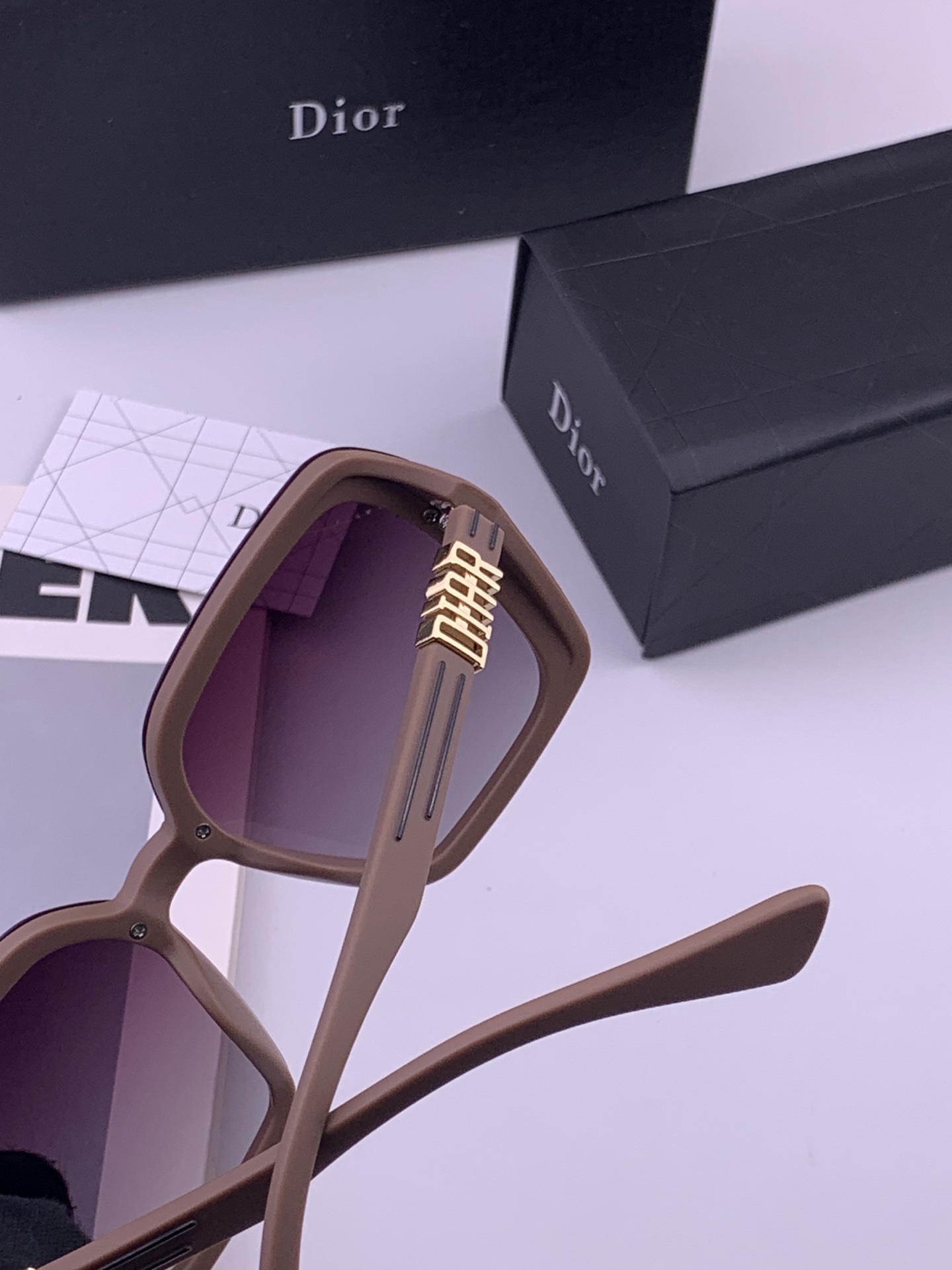 🔺 【DIOR-迪奥】开春新款 潮流爆款 时尚方框偏光太阳镜 高品质 佩戴舒适 网红潮款墨镜 女士高清偏