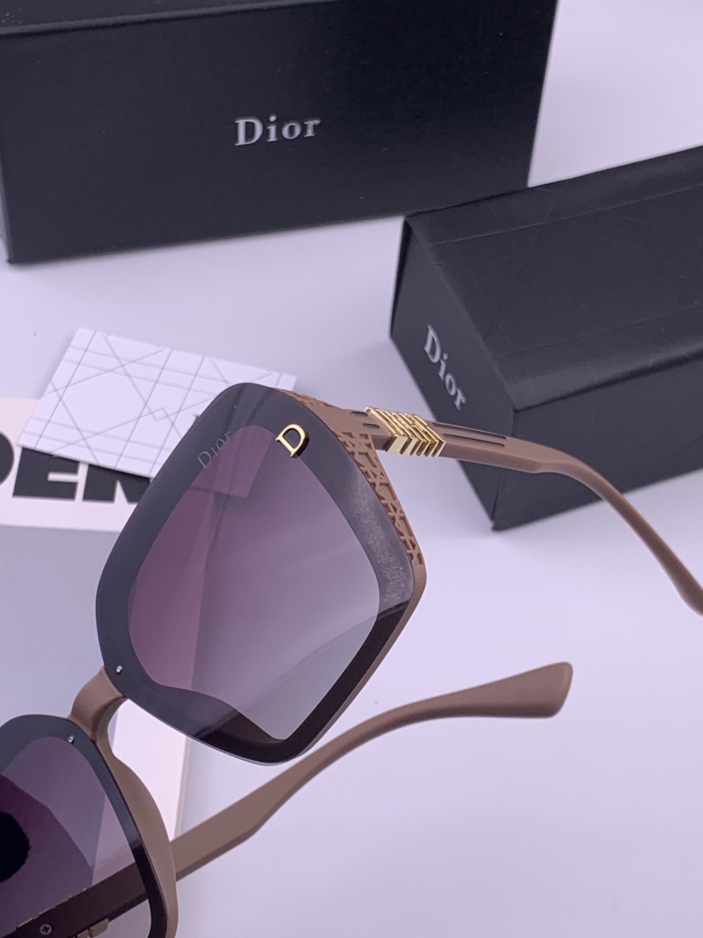 🔺 【DIOR-迪奥】开春新款 潮流爆款 时尚方框偏光太阳镜 高品质 佩戴舒适 网红潮款墨镜 女士高清偏