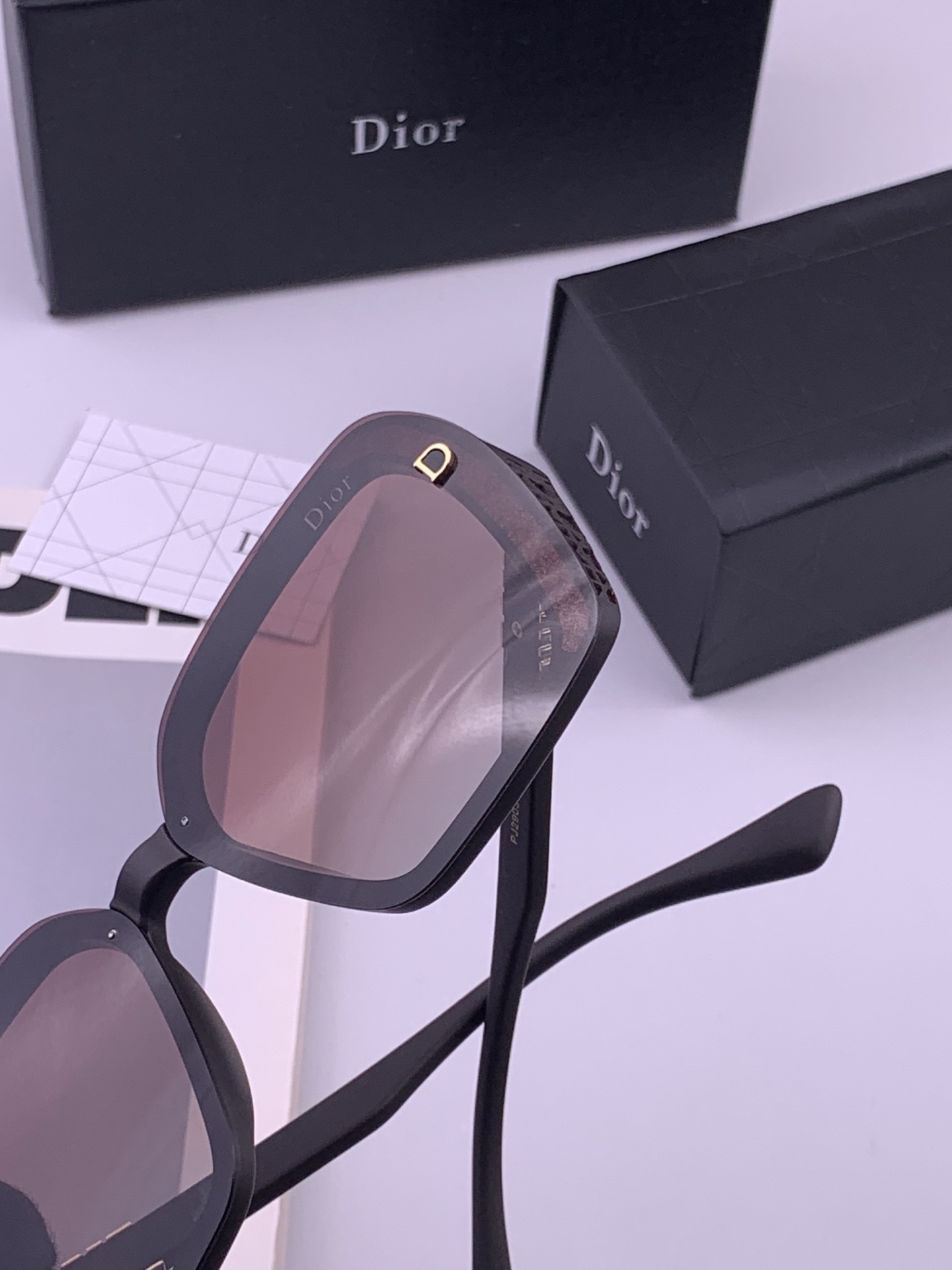 🔺 【DIOR-迪奥】开春新款 潮流爆款 时尚方框偏光太阳镜 高品质 佩戴舒适 网红潮款墨镜 女士高清偏