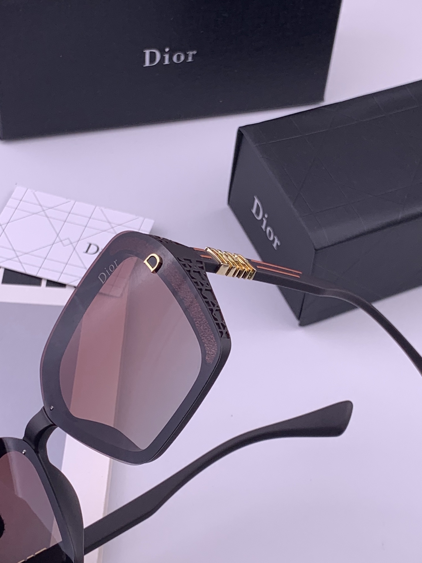 🔺 【DIOR-迪奥】开春新款 潮流爆款 时尚方框偏光太阳镜 高品质 佩戴舒适 网红潮款墨镜 女士高清偏