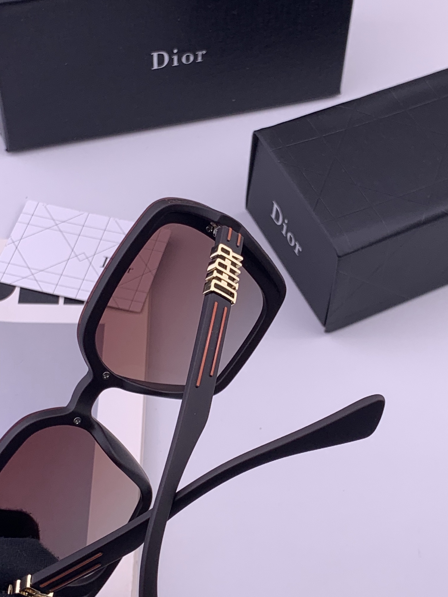 🔺 【DIOR-迪奥】开春新款 潮流爆款 时尚方框偏光太阳镜 高品质 佩戴舒适 网红潮款墨镜 女士高清偏