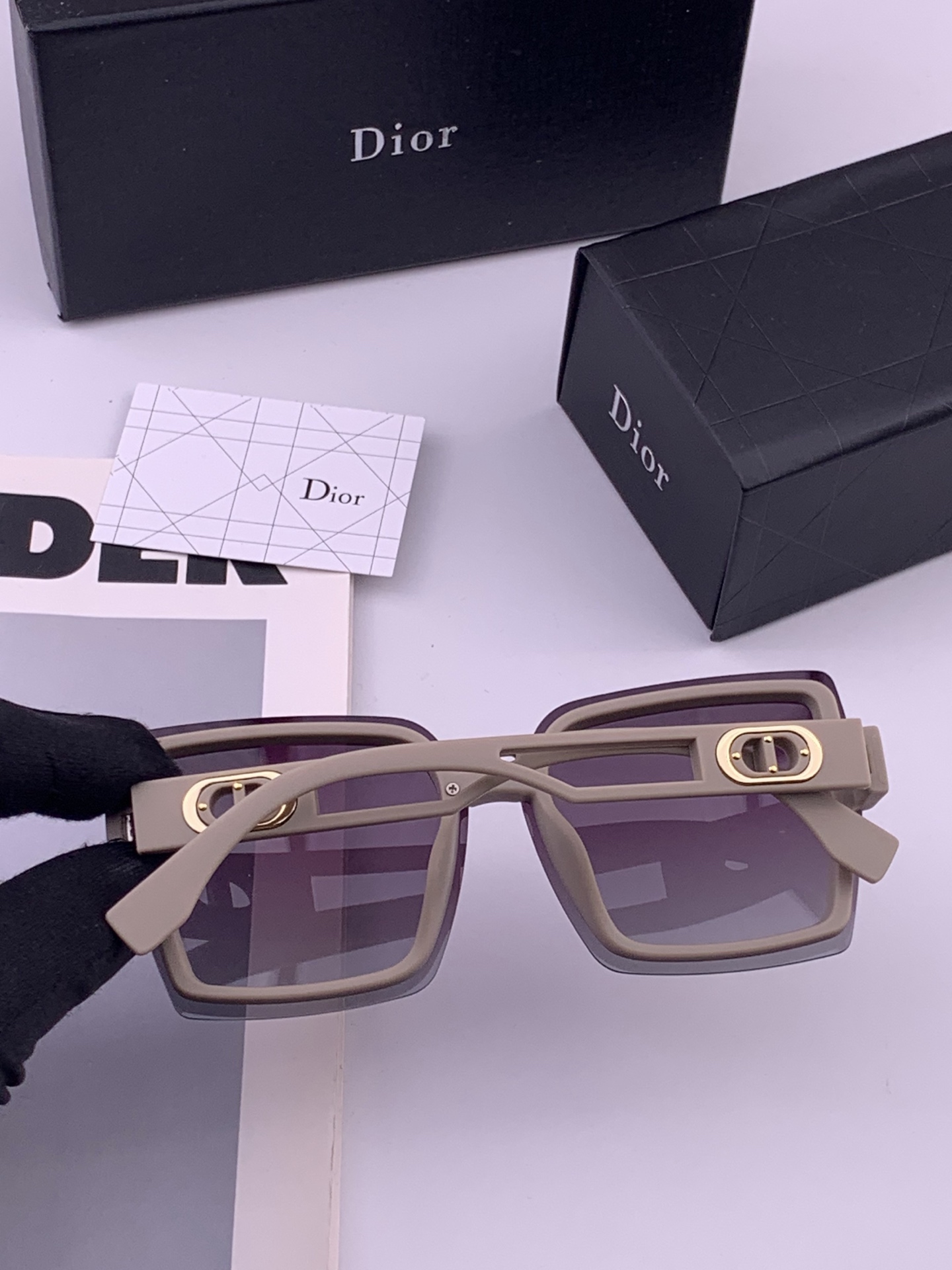 🔺 【DIOR-迪奥】开春新款 潮流爆款 时尚方框偏光太阳镜 高品质 佩戴舒适 网红潮款墨镜 型号：D2