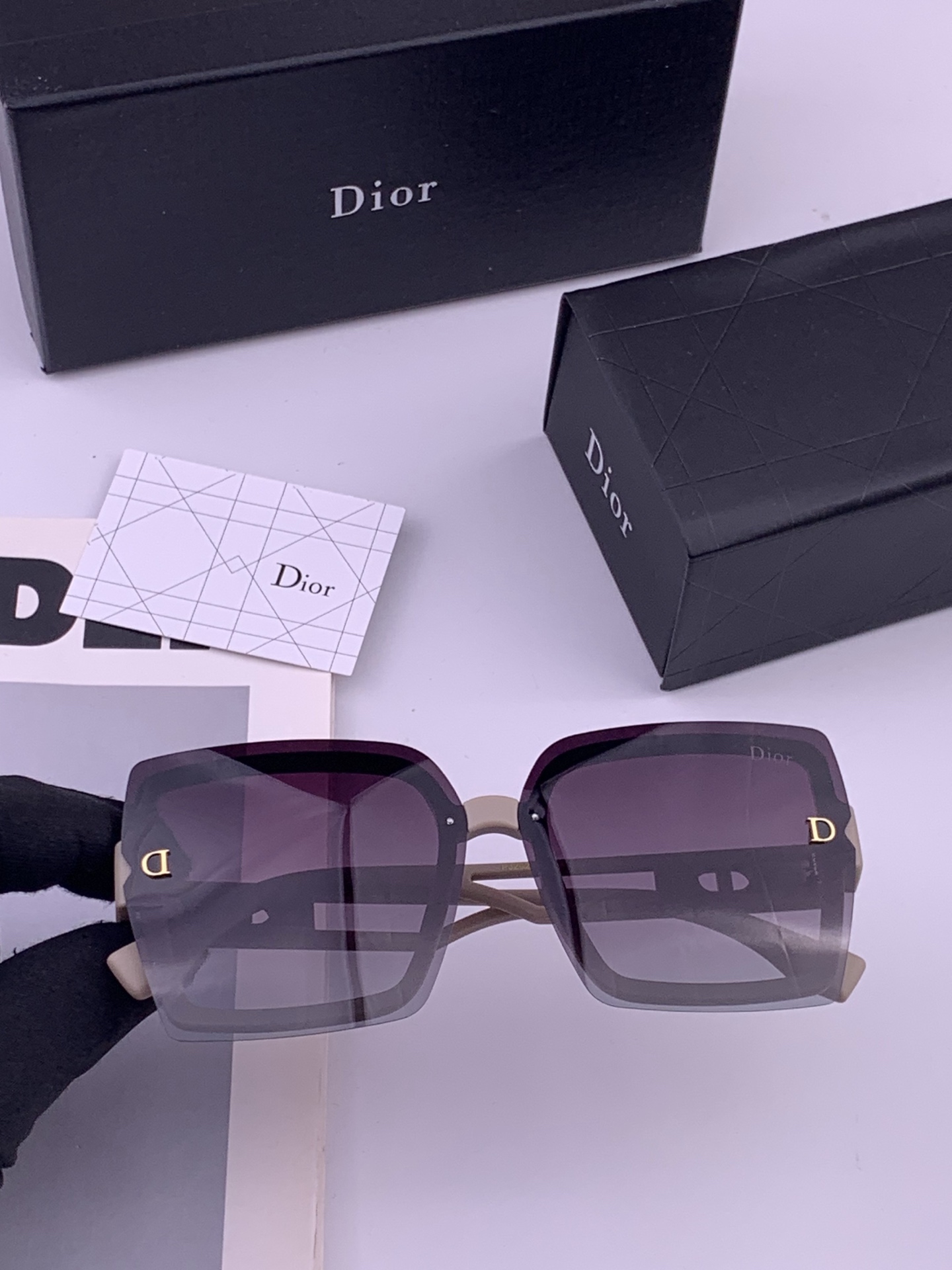 🔺 【DIOR-迪奥】开春新款 潮流爆款 时尚方框偏光太阳镜 高品质 佩戴舒适 网红潮款墨镜 型号：D2