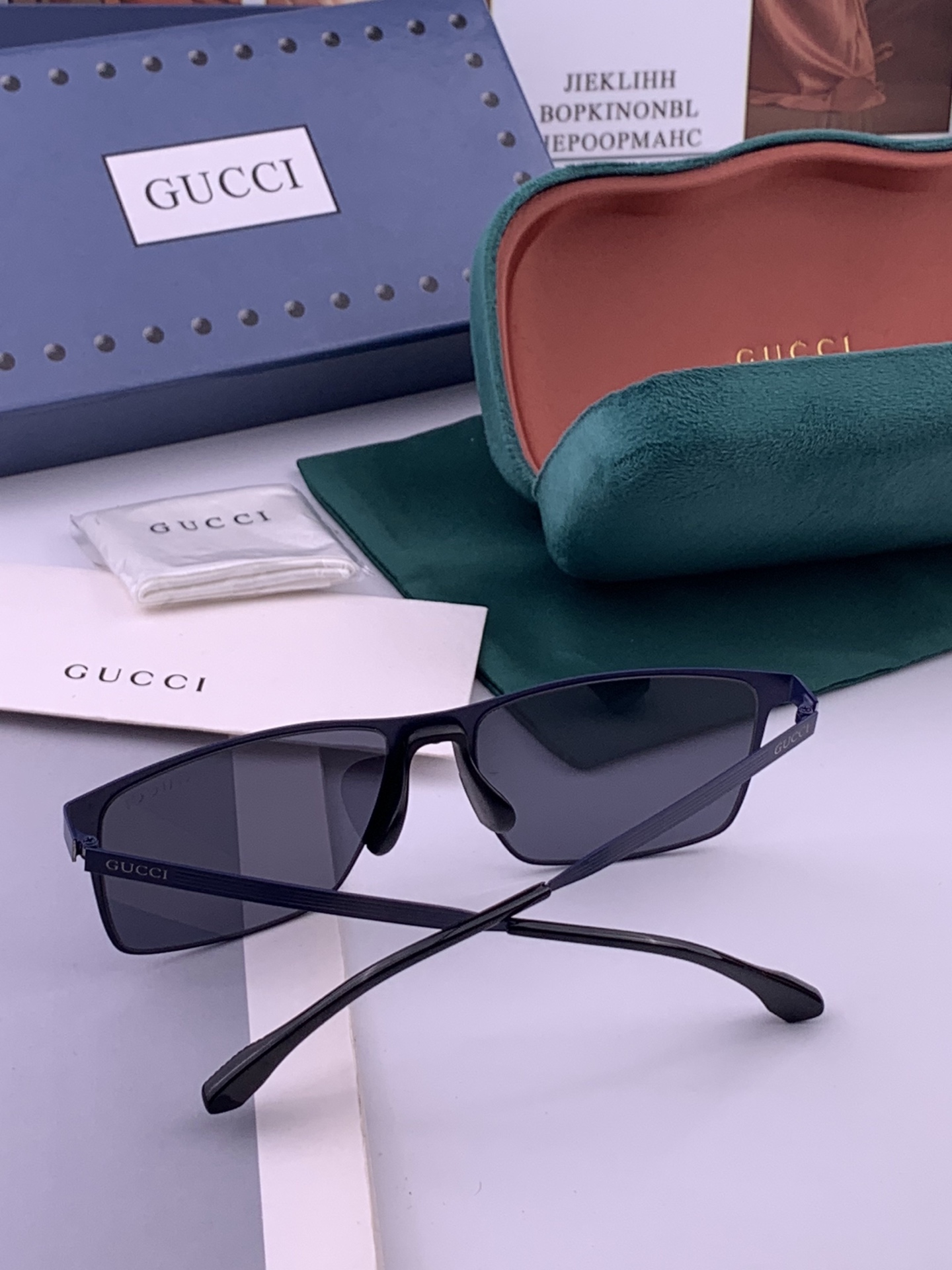 GUCCI 男款炫彩飞行员偏光太阳镜 ❤️材质：高清尼龙加厚卡槽高清偏光镜片 🌹无边框镜架💕颜👍型号：G