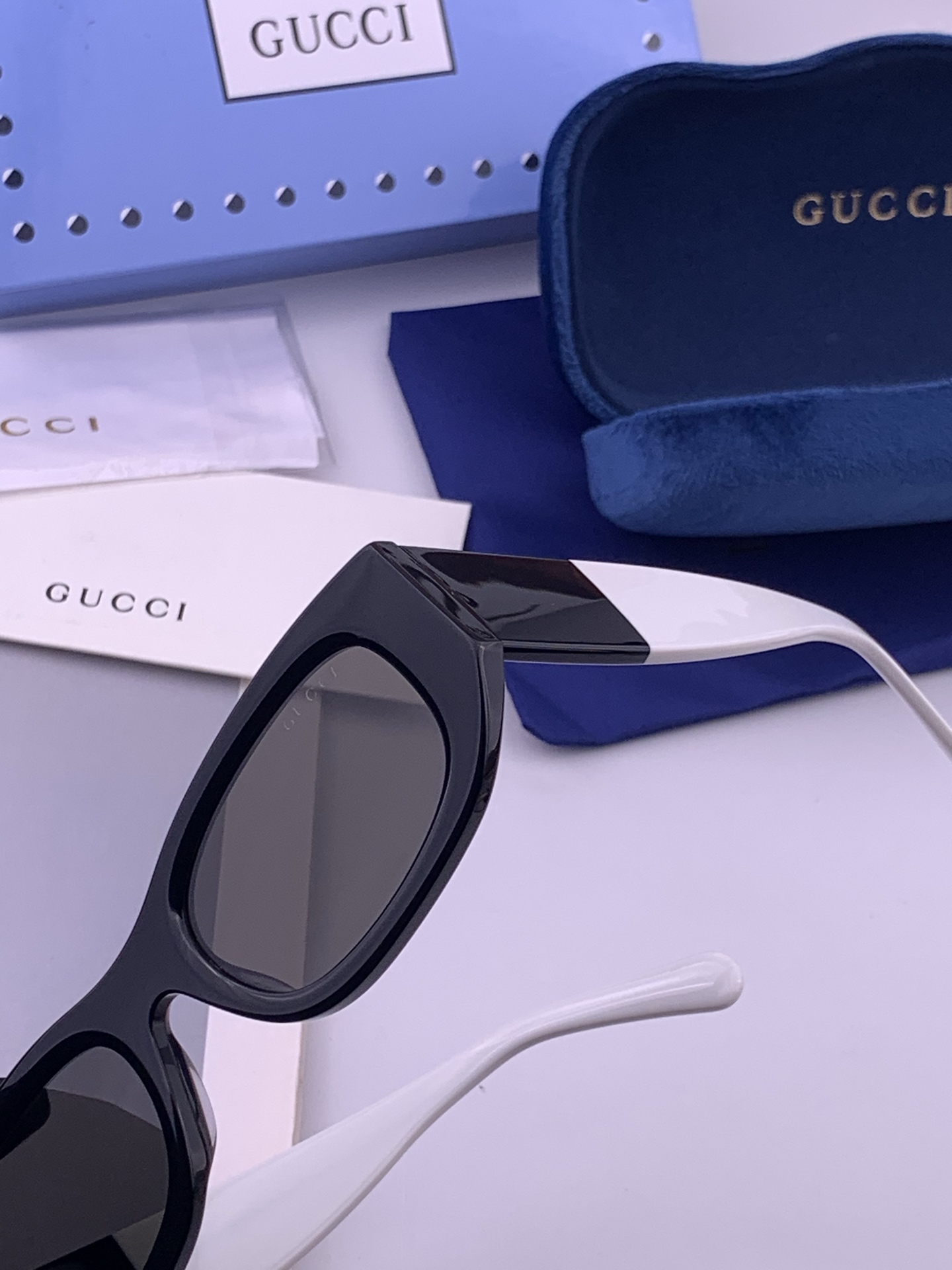 GUCCI开春新款一体镜 大框太阳镜男女同款 😎 爆款小框尼龙太阳镜 超逼格超酷 镜腿品牌设计感强 ni