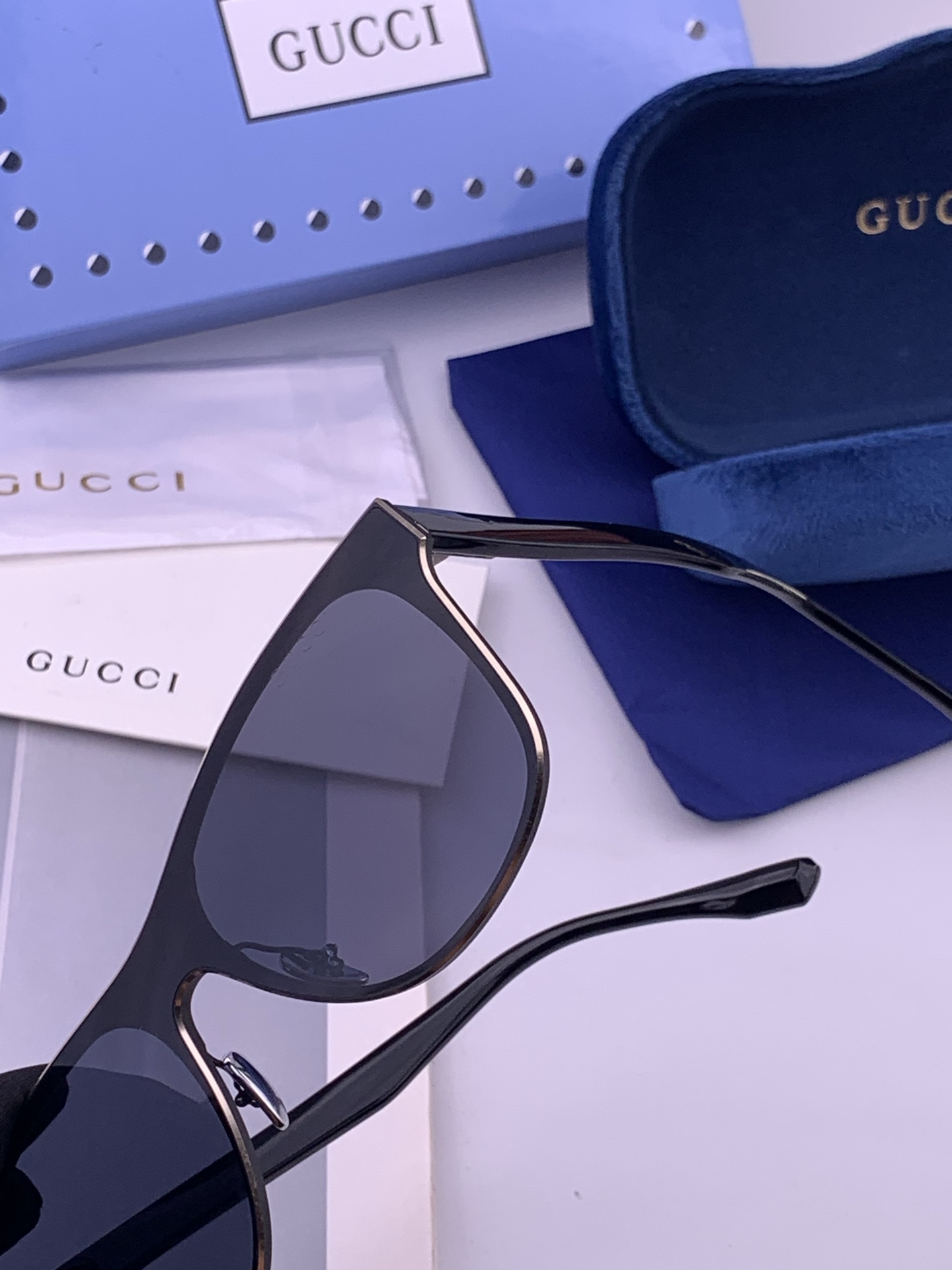 连体镜GUCCI 开春新款一体镜 大框太阳镜男女同款 😎 爆款大框尼龙太阳镜 超逼格超酷 镜腿品牌设计感