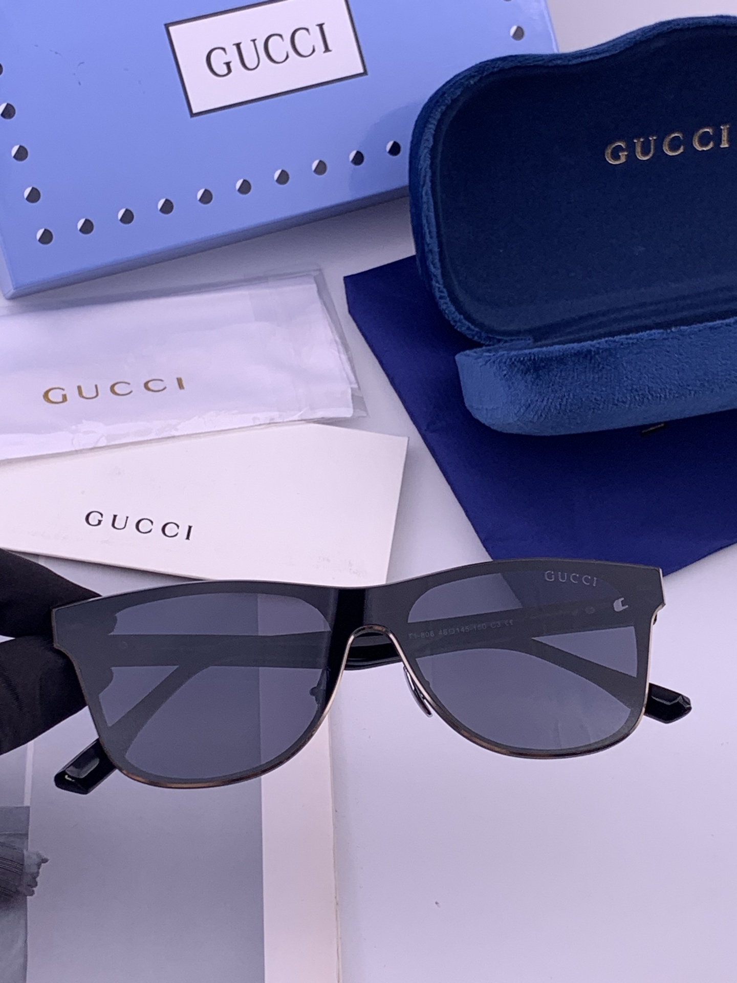 连体镜GUCCI 开春新款一体镜 大框太阳镜男女同款 😎 爆款大框尼龙太阳镜 超逼格超酷 镜腿品牌设计感