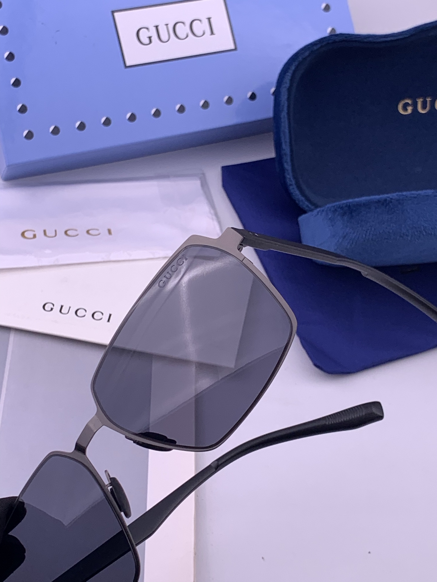 ♦️ GUCCI 新款男女情侣款太阳镜多边形墨镜iP电镀永不褪色 超轻超有弹性整幅眼镜无螺丝重要的是压不