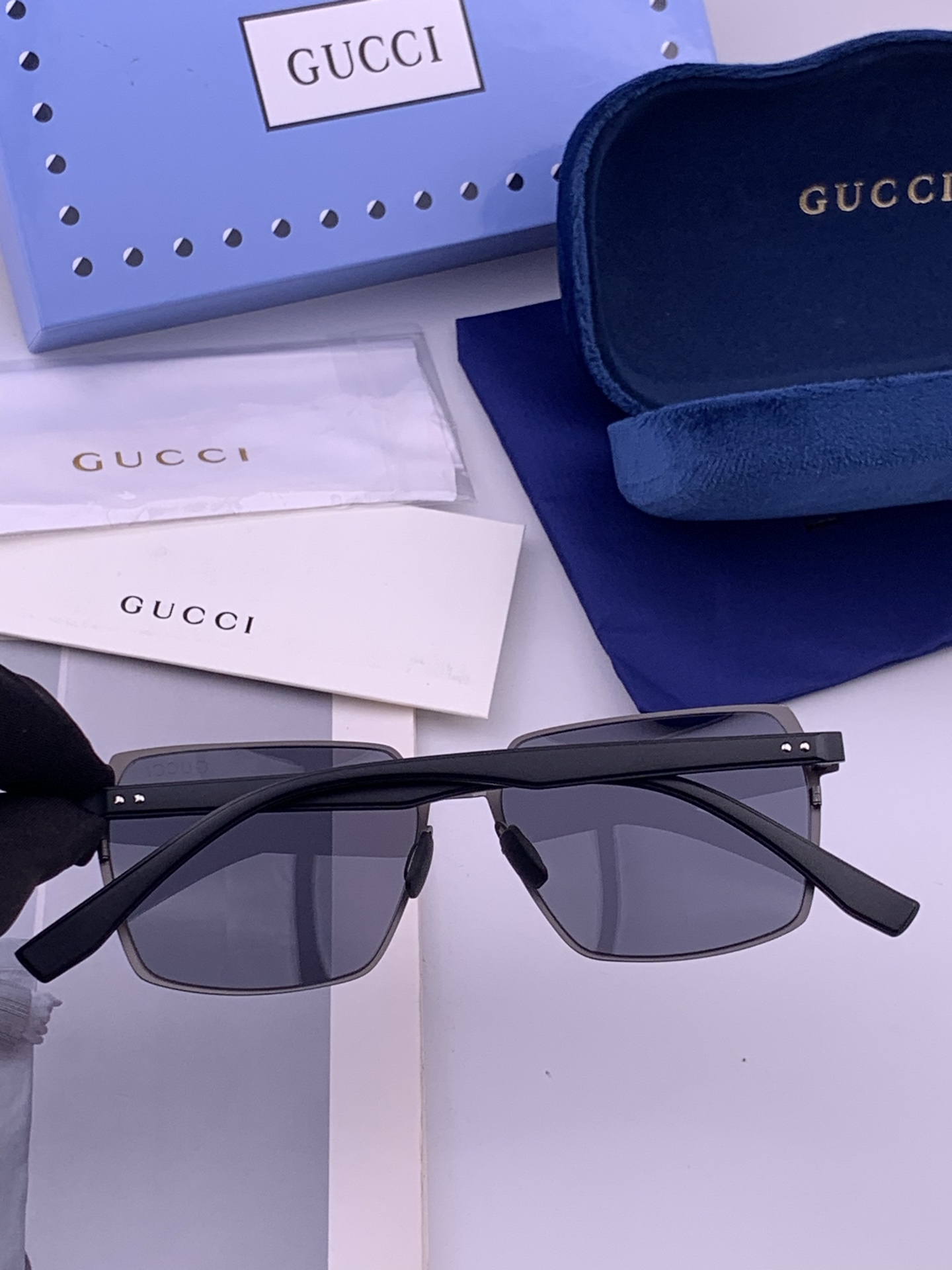 ♦️ GUCCI 新款男女情侣款太阳镜多边形墨镜iP电镀永不褪色 超轻超有弹性整幅眼镜无螺丝重要的是压不