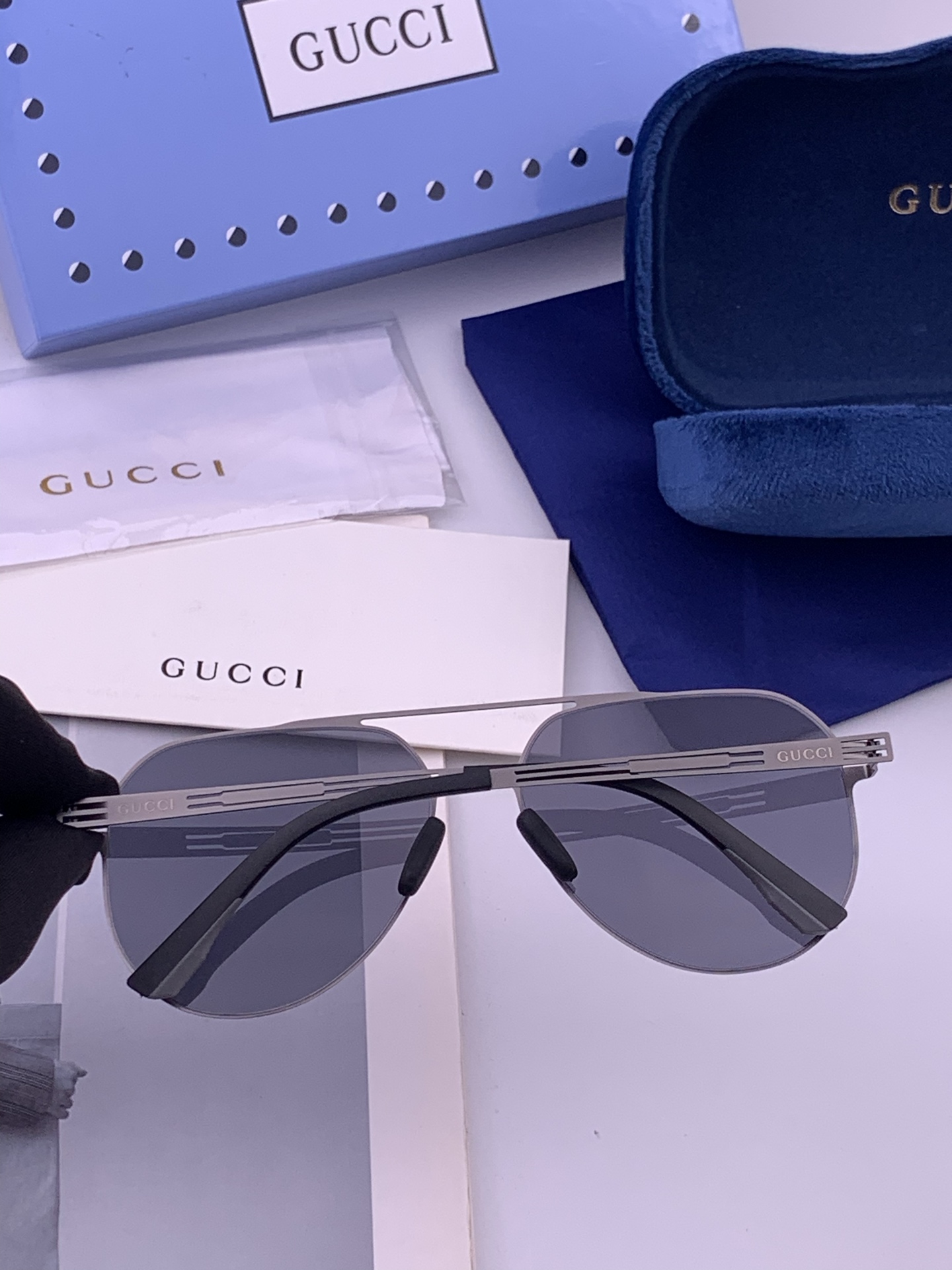 ♦️ GUCCI 新款男女情侣款太阳镜多边形墨镜iP电镀永不褪色 超轻超有弹性整幅眼镜无螺丝重要的是压不