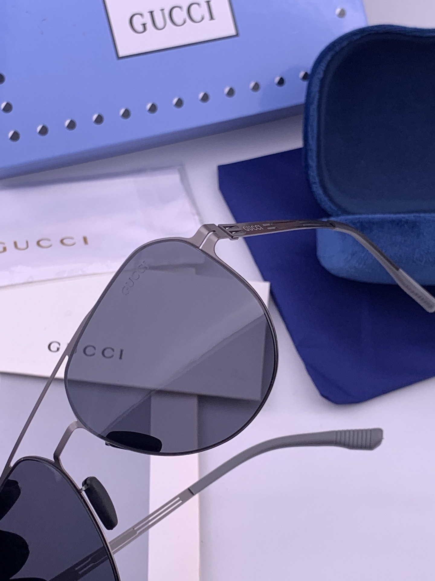♦️ GUCCI 新款男女情侣款太阳镜多边形墨镜iP电镀永不褪色 超轻超有弹性整幅眼镜无螺丝重要的是压不