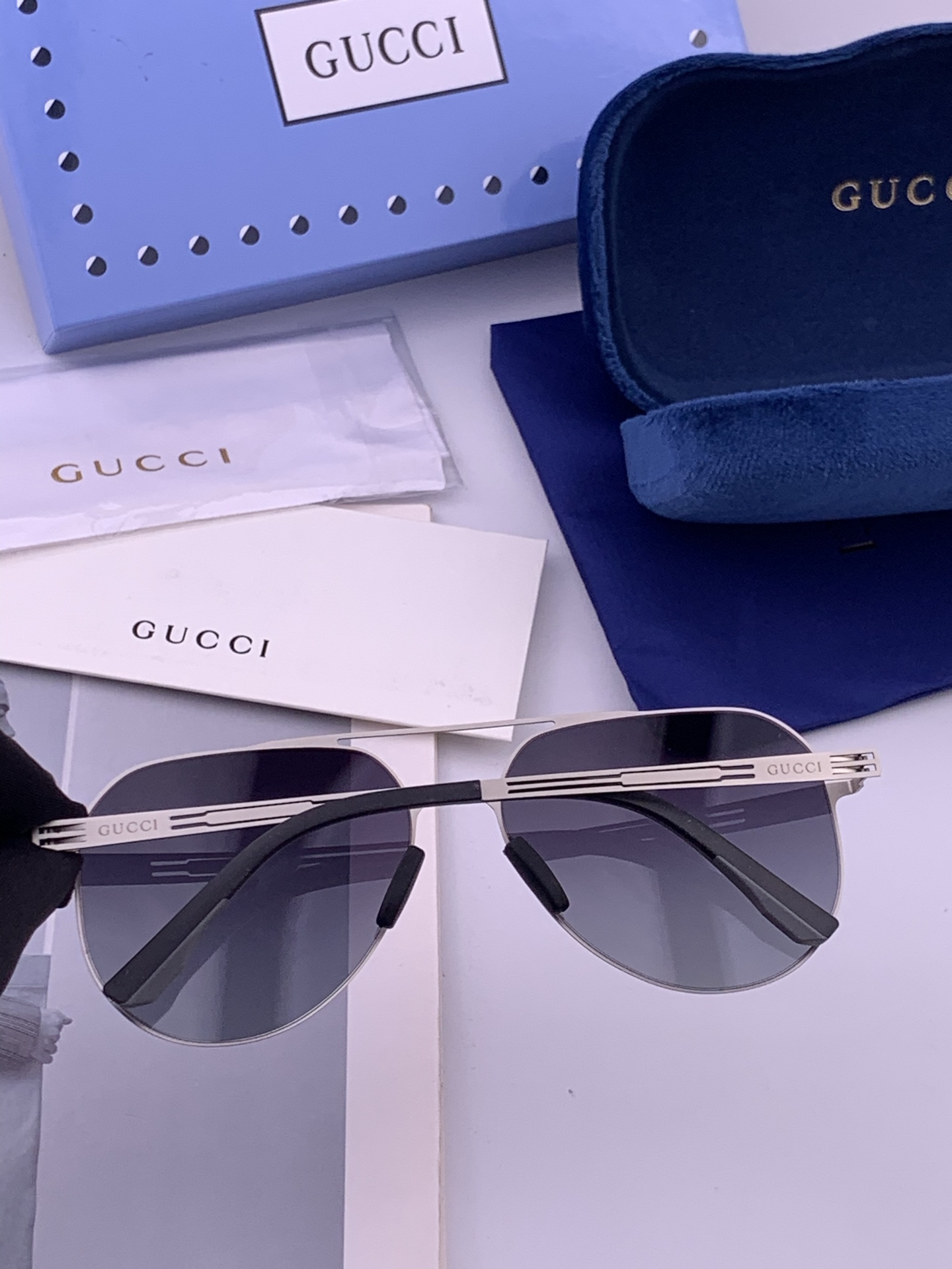 ♦️ GUCCI 新款男女情侣款太阳镜多边形墨镜iP电镀永不褪色 超轻超有弹性整幅眼镜无螺丝重要的是压不