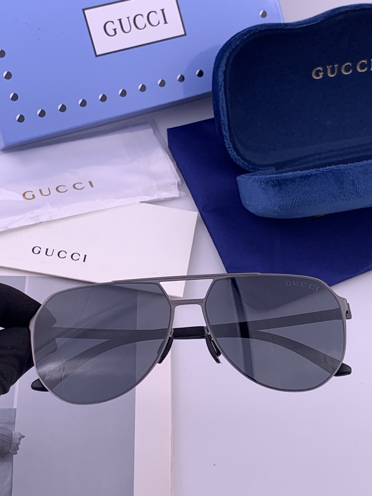 GUCCI 男款炫彩飞行员偏光太阳镜 ❤️材质：高清尼龙加厚卡槽高清偏光镜片 🌹无边框镜架💕颜👍型号：G