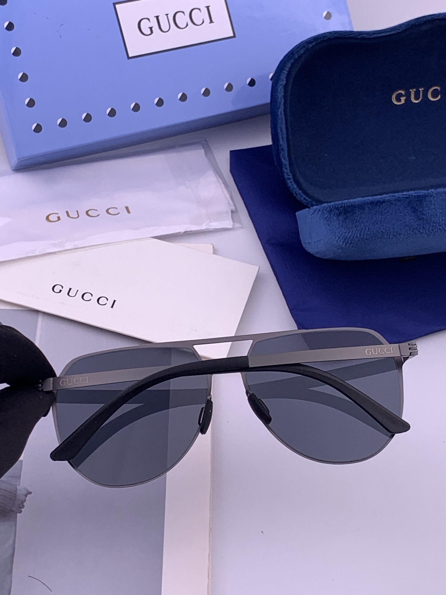 GUCCI 男款炫彩飞行员偏光太阳镜 ❤️材质：高清尼龙加厚卡槽高清偏光镜片 🌹无边框镜架💕颜👍型号：G