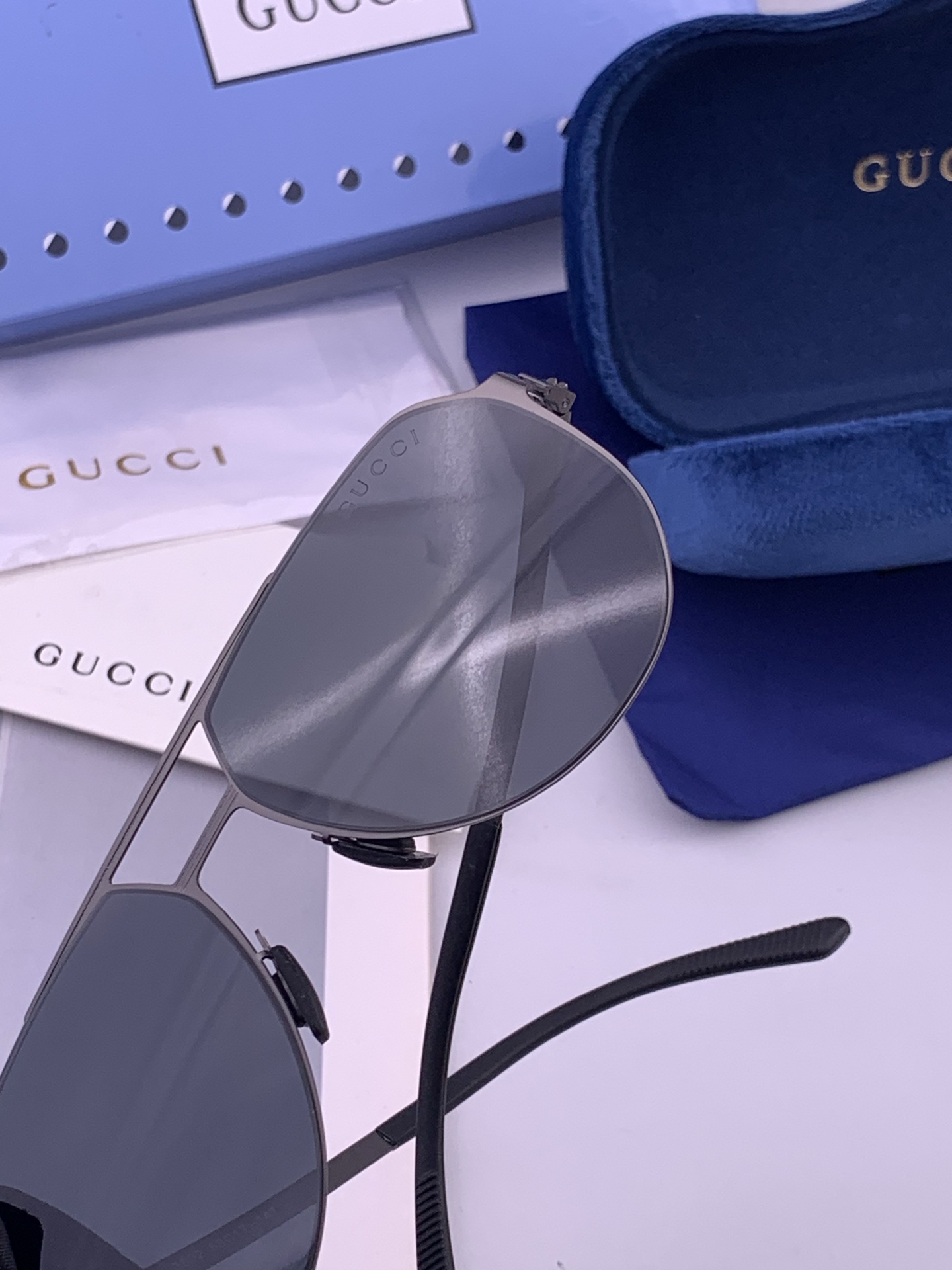 GUCCI 男款炫彩飞行员偏光太阳镜 ❤️材质：高清尼龙加厚卡槽高清偏光镜片 🌹无边框镜架💕颜👍型号：G