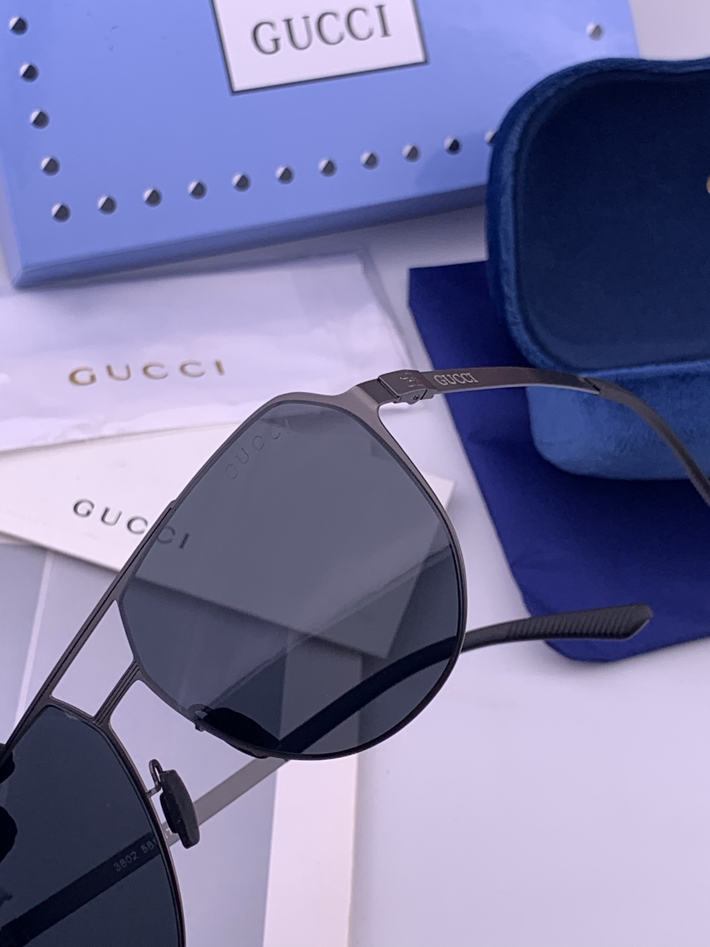 GUCCI 男款炫彩飞行员偏光太阳镜 ❤️材质：高清尼龙加厚卡槽高清偏光镜片 🌹无边框镜架💕颜👍型号：G