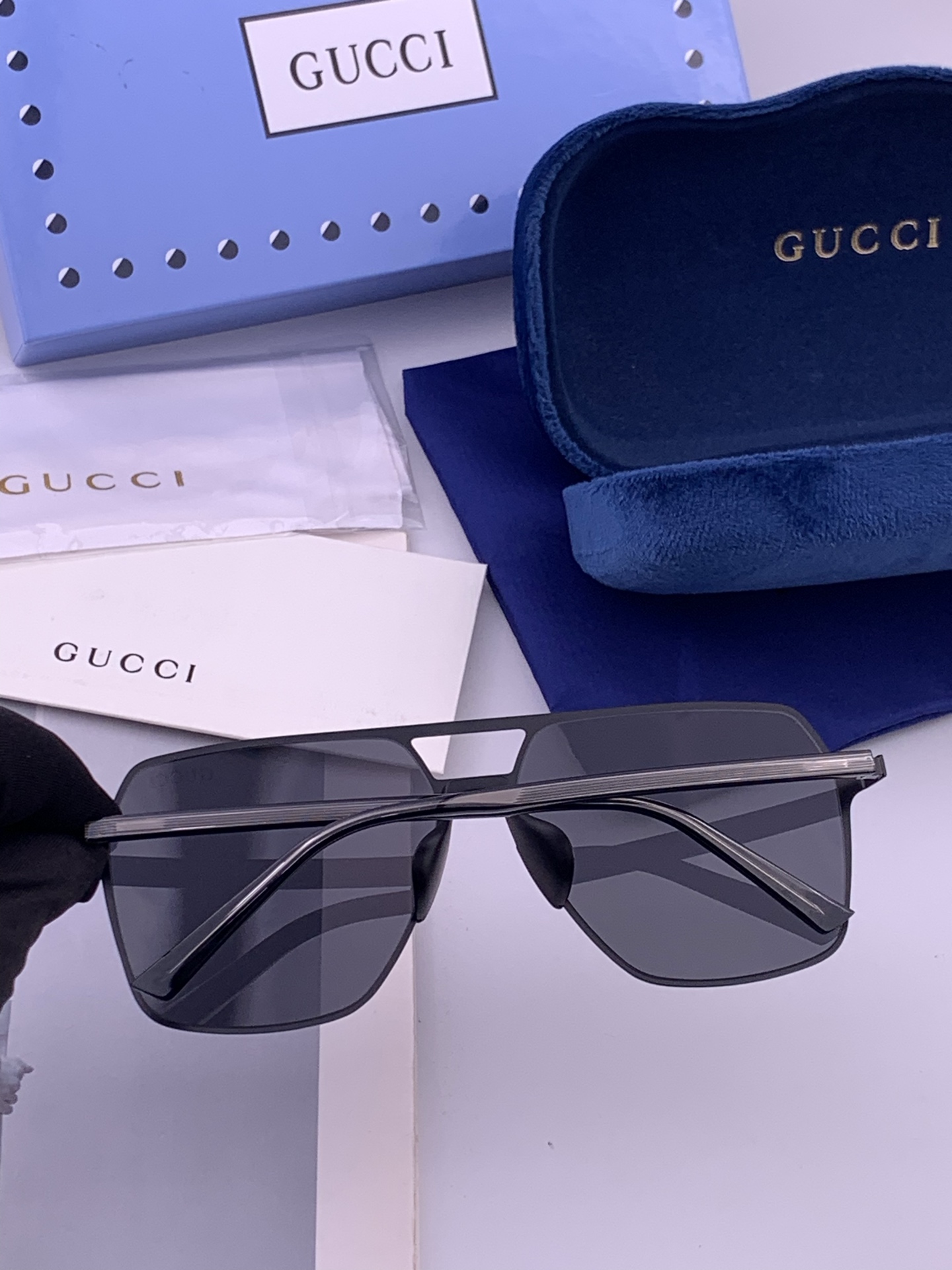 GUCCI 男款炫彩飞行员偏光太阳镜 ❤️材质：高清尼龙加厚卡槽高清偏光镜片 🌹无边框镜架💕颜👍型号：G