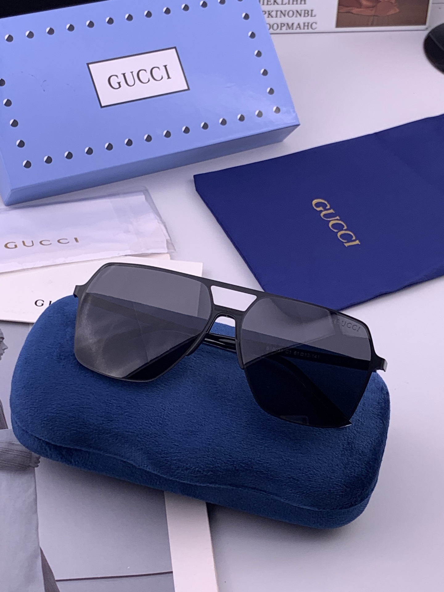 GUCCI 男款炫彩飞行员偏光太阳镜 ❤️材质：高清尼龙加厚卡槽高清偏光镜片 🌹无边框镜架💕颜👍型号：G