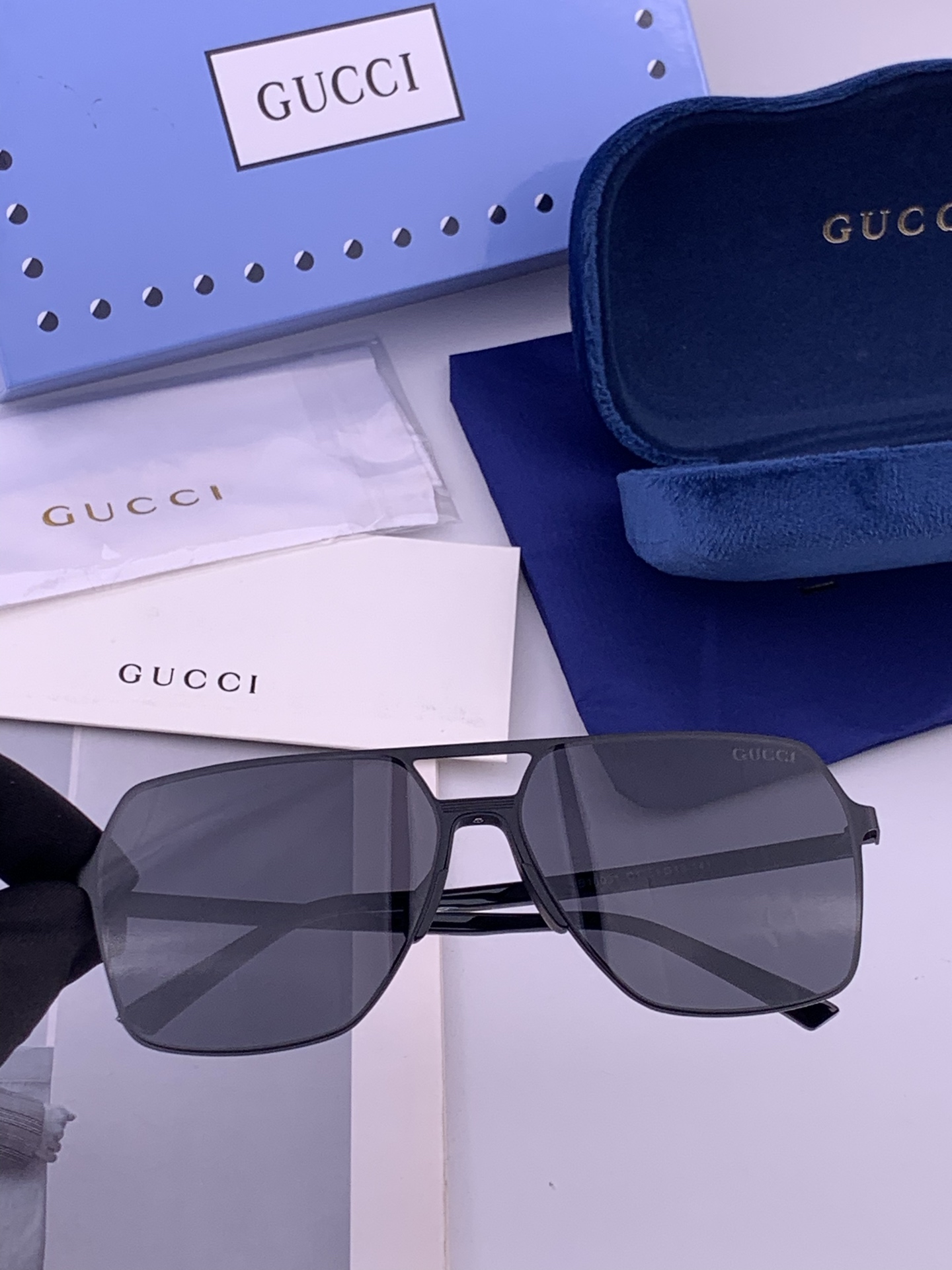 GUCCI 男款炫彩飞行员偏光太阳镜 ❤️材质：高清尼龙加厚卡槽高清偏光镜片 🌹无边框镜架💕颜👍型号：G