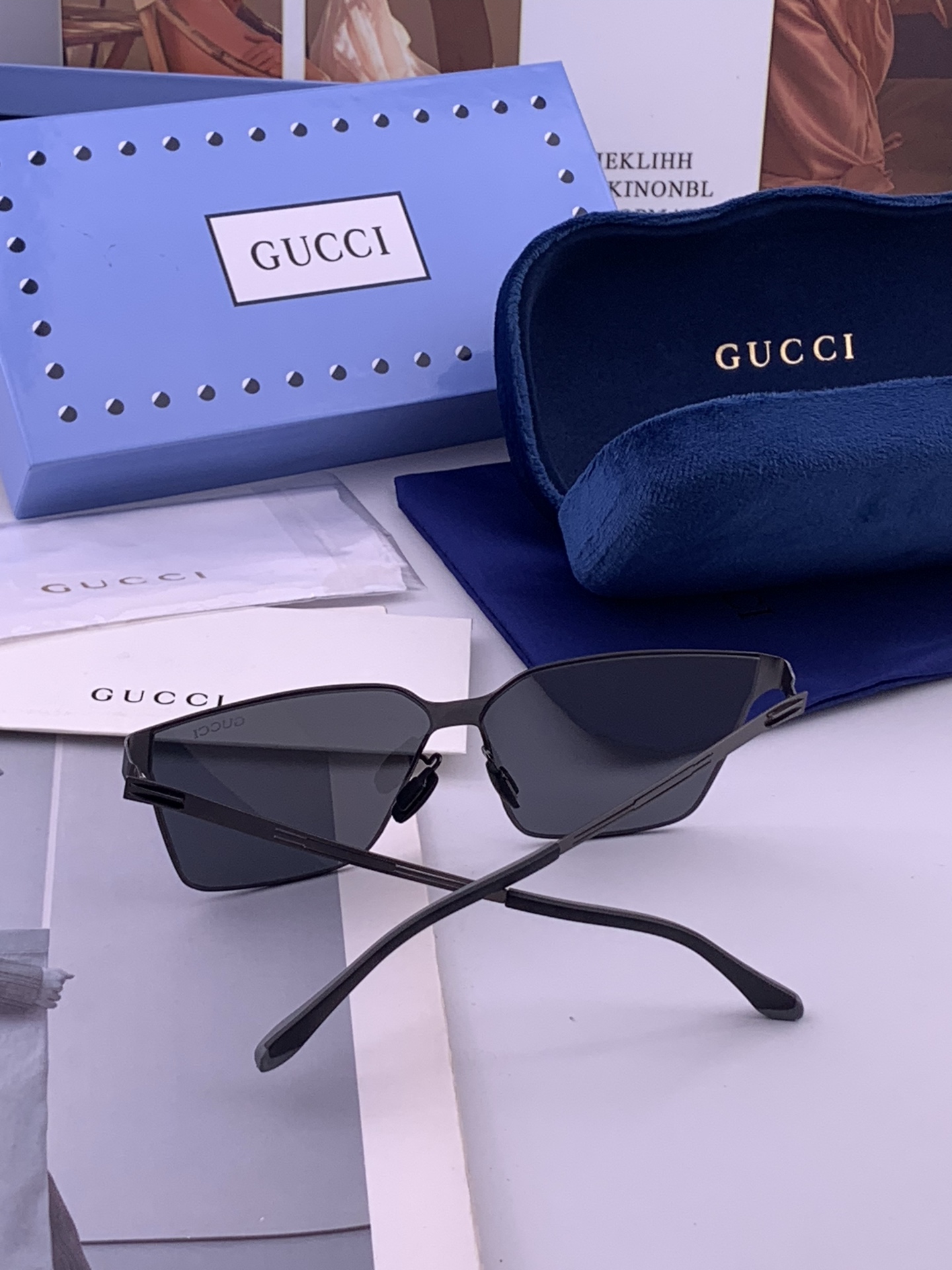GUCC* 新款男女情侣款太阳iP电镀永不褪色 卖点：超轻超有弹性整幅眼镜无螺丝重要的是压不坏、镜片：高