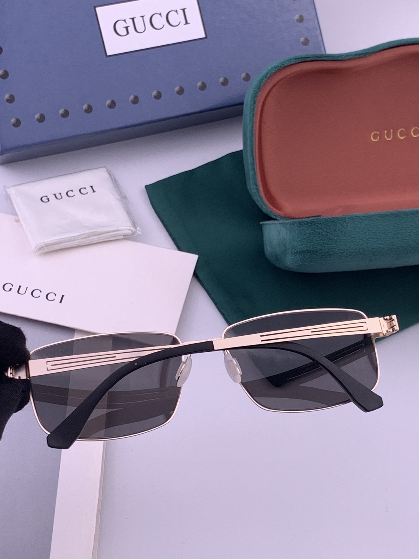 GUCCI 男款炫彩飞行员偏光太阳镜 ❤️材质：高清尼龙加厚卡槽高清偏光镜片 🌹无边框镜架💕颜👍型号：G