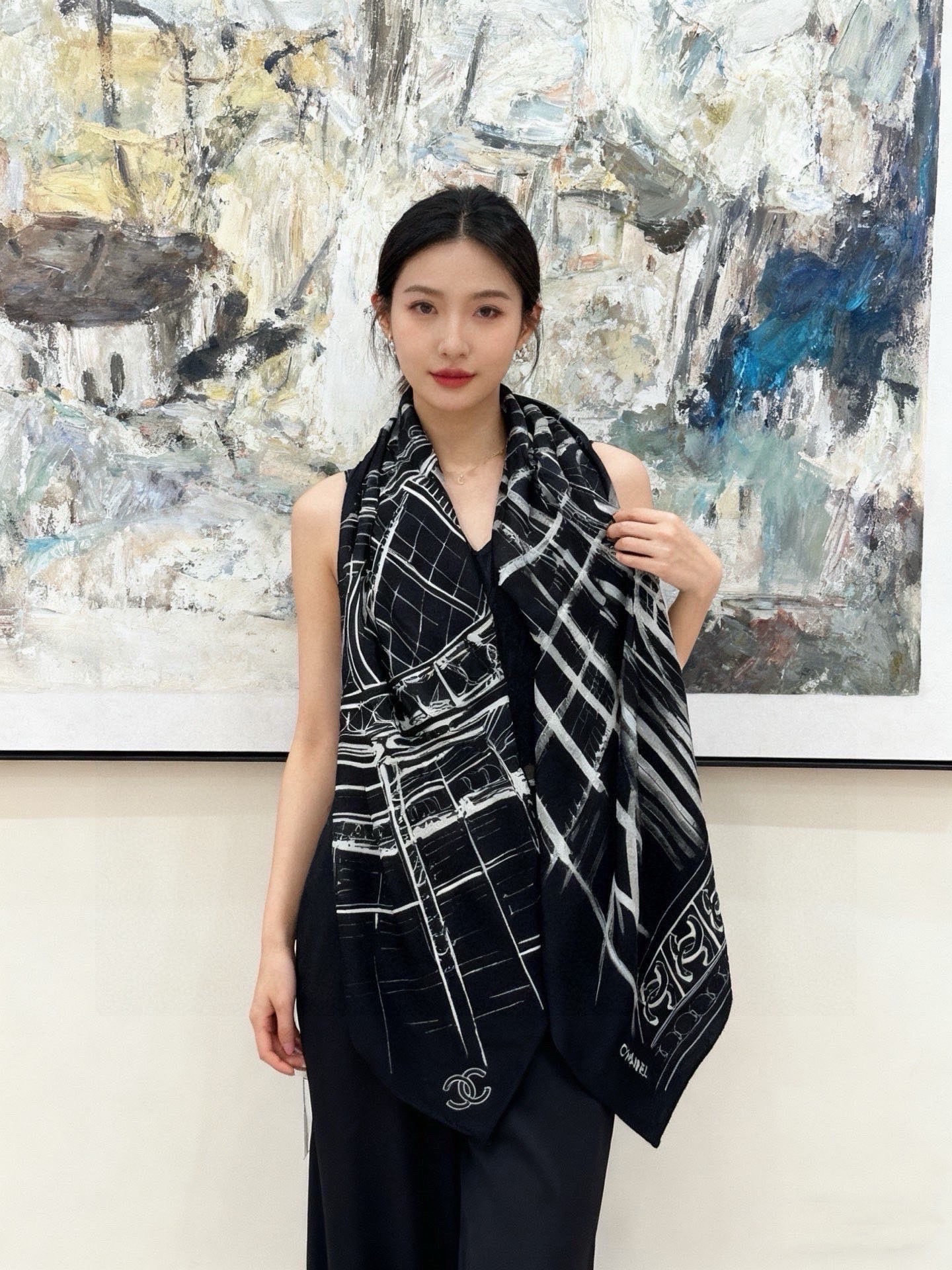 CHANEL ~新品【140顶级丝绒双面同色】披肩的图案是巴黎大皇宫中被命名为“Gabrielle Ch