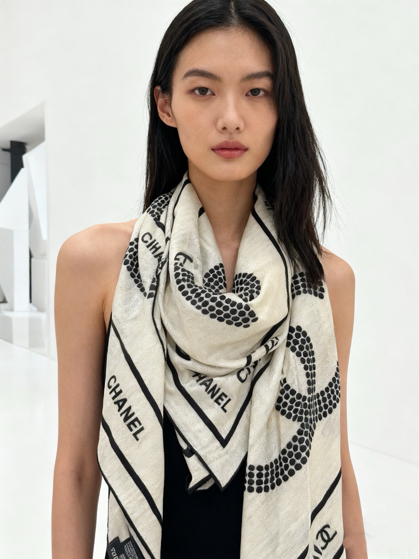 Chanel ~【140顶级双面丝绒披肩】香家logo与字母的完美碰撞设计底部还有隐隐约约的双C小Log