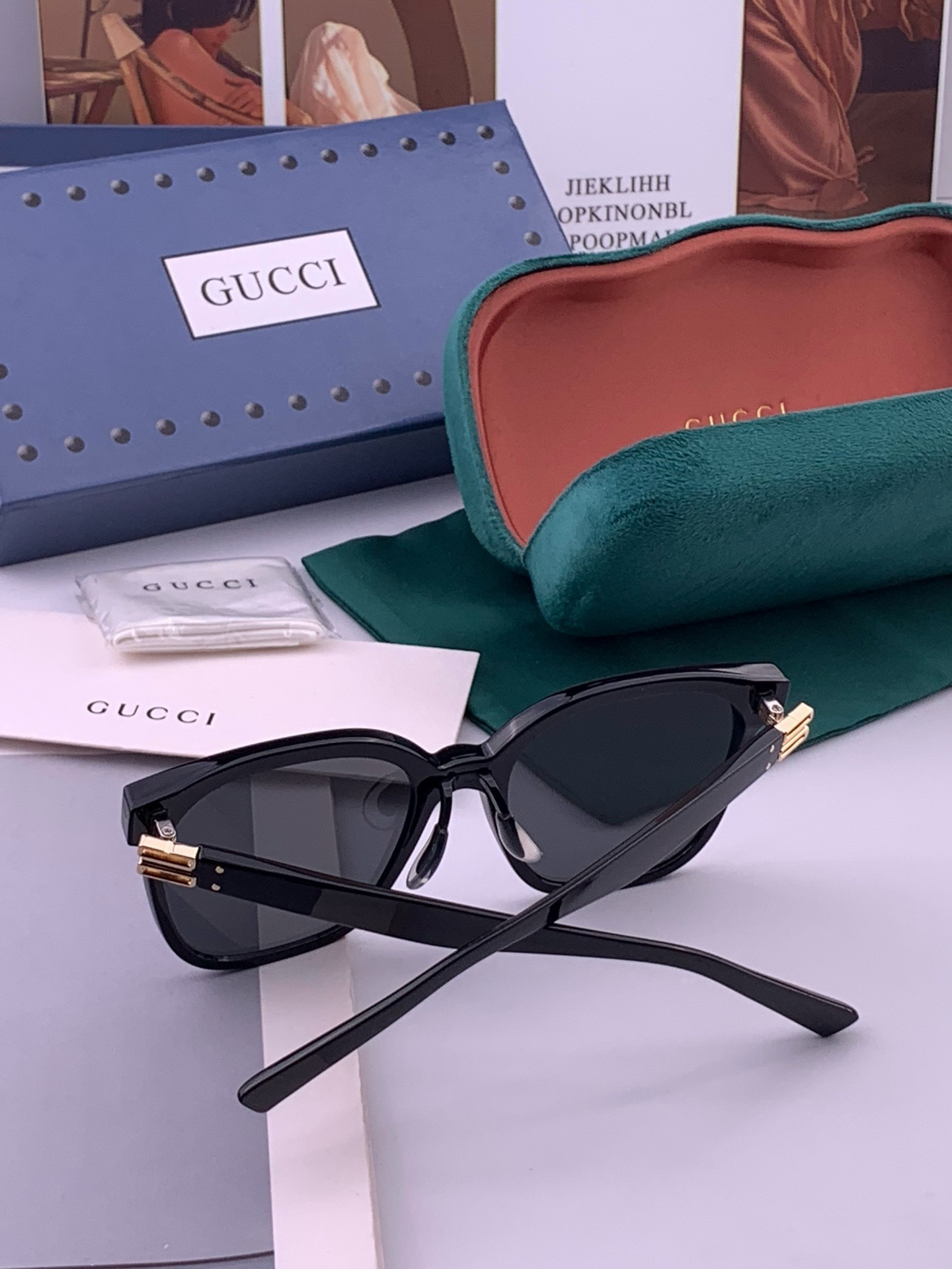 GUCCI  新款尼龙偏光太眼镜，情侣款时尚方框太阳镜佩戴舒适网红潮流款墨镜，大气女人范儿，大脸小脸都好看 ！型号：G2