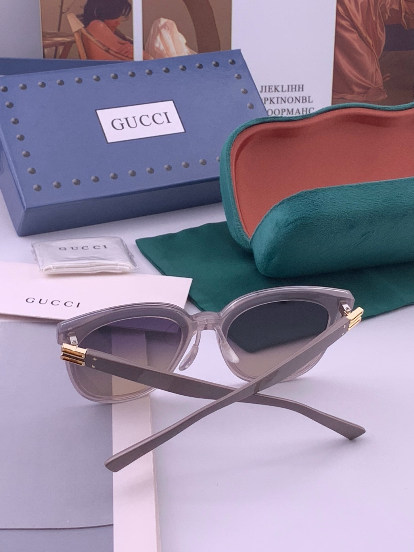 GUCCI  新款尼龙偏光太眼镜，情侣款时尚方框太阳镜佩戴舒适网红潮流款墨镜，大气女人范儿，大脸小脸都好看 ！型号：G2
