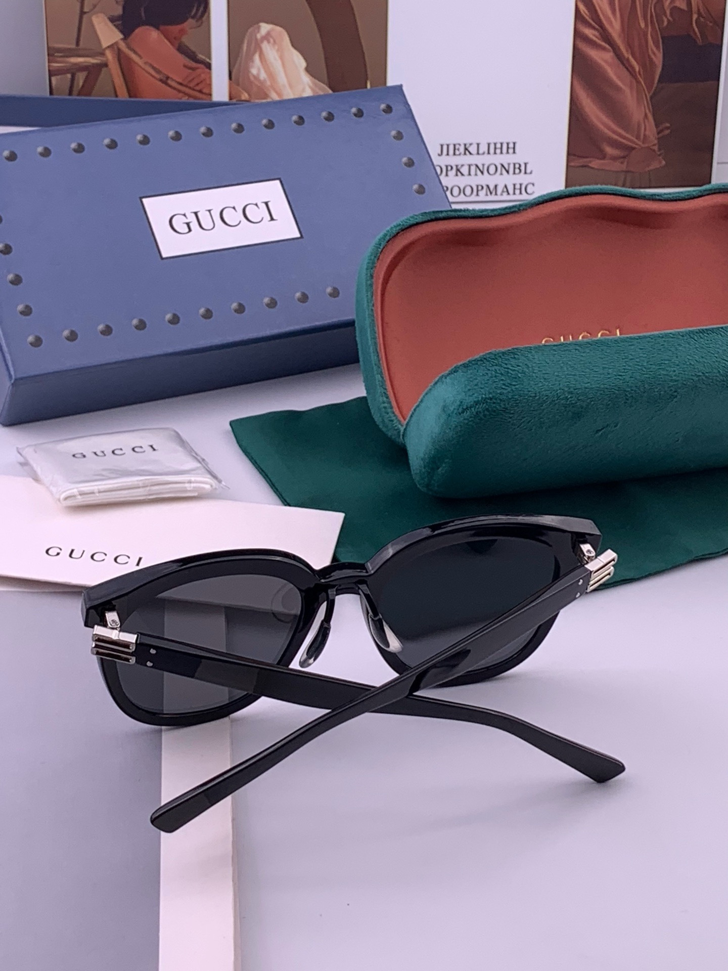 GUCCI  新款尼龙偏光太眼镜，情侣款时尚方框太阳镜佩戴舒适网红潮流款墨镜，大气女人范儿，大脸小脸都好看 ！型号：G2