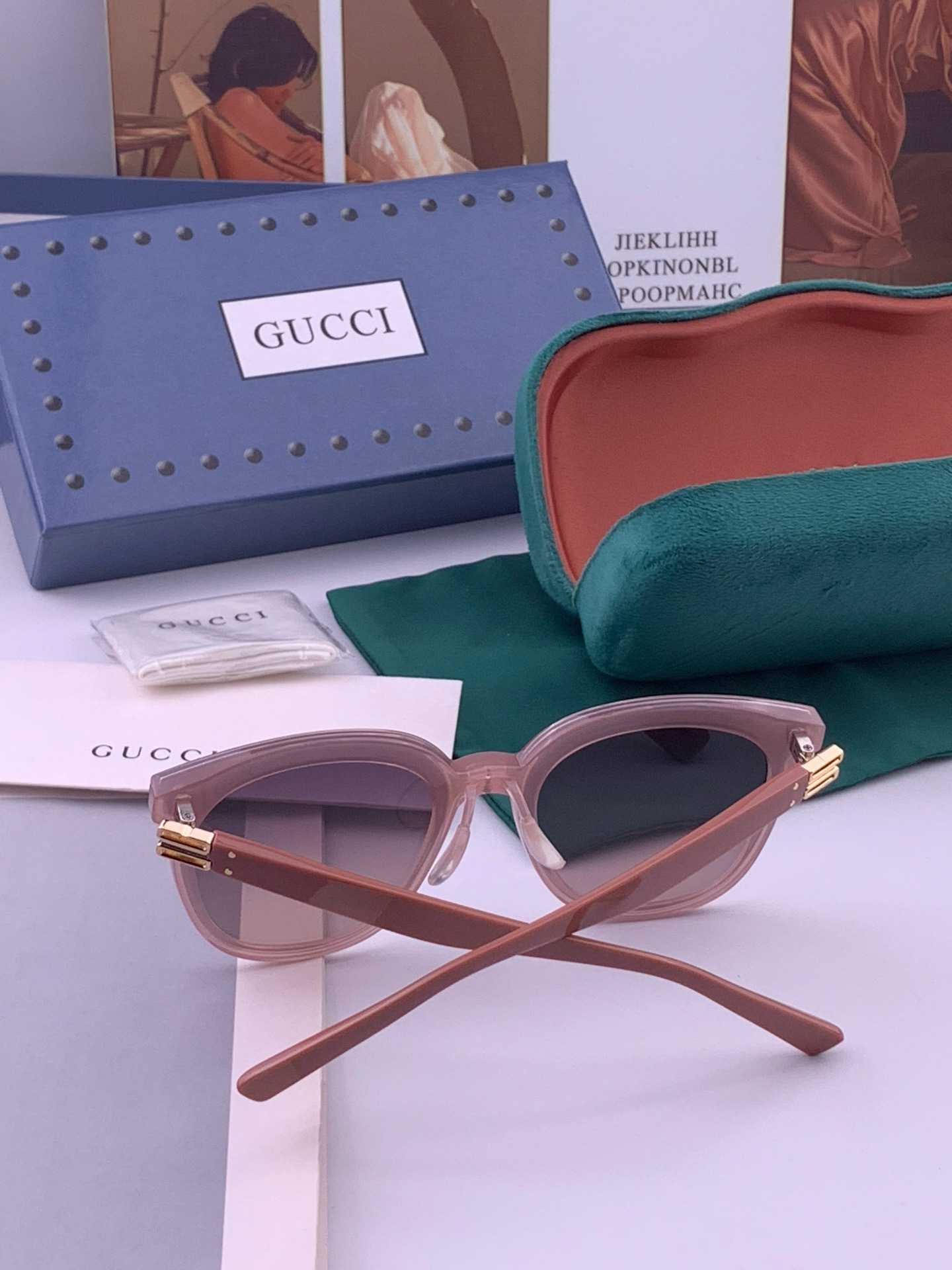 GUCCI  新款尼龙偏光太眼镜，情侣款时尚方框太阳镜佩戴舒适网红潮流款墨镜，大气女人范儿，大脸小脸都好看 ！型号：G2