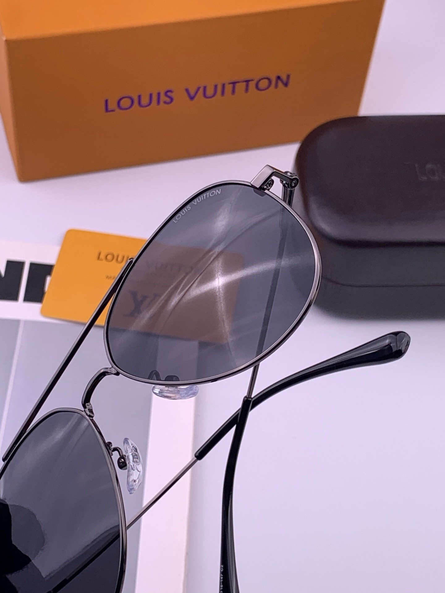 LV 。  高品质男女款墨镜   👍 进口宝丽来偏光镜片  。蛤蟆镜 开车钓鱼都可 。百搭显瘦墨镜韩版男士飞行员大框司机