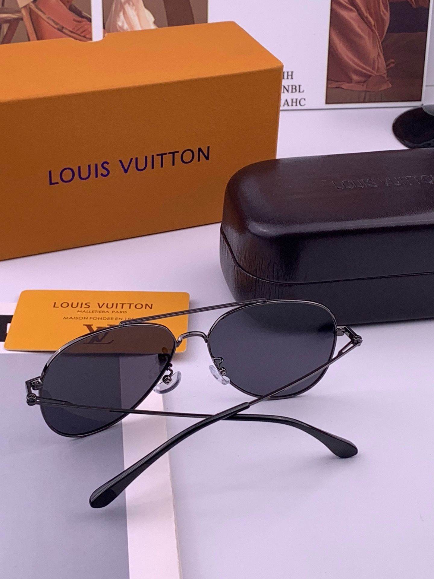 LV 。  高品质男女款墨镜   👍 进口宝丽来偏光镜片  。蛤蟆镜 开车钓鱼都可 。百搭显瘦墨镜韩版男士飞行员大框司机