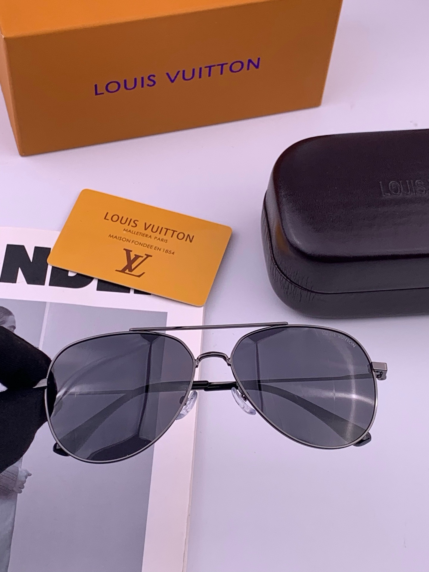 LV 。  高品质男女款墨镜   👍 进口宝丽来偏光镜片  。蛤蟆镜 开车钓鱼都可 。百搭显瘦墨镜韩版男士飞行员大框司机