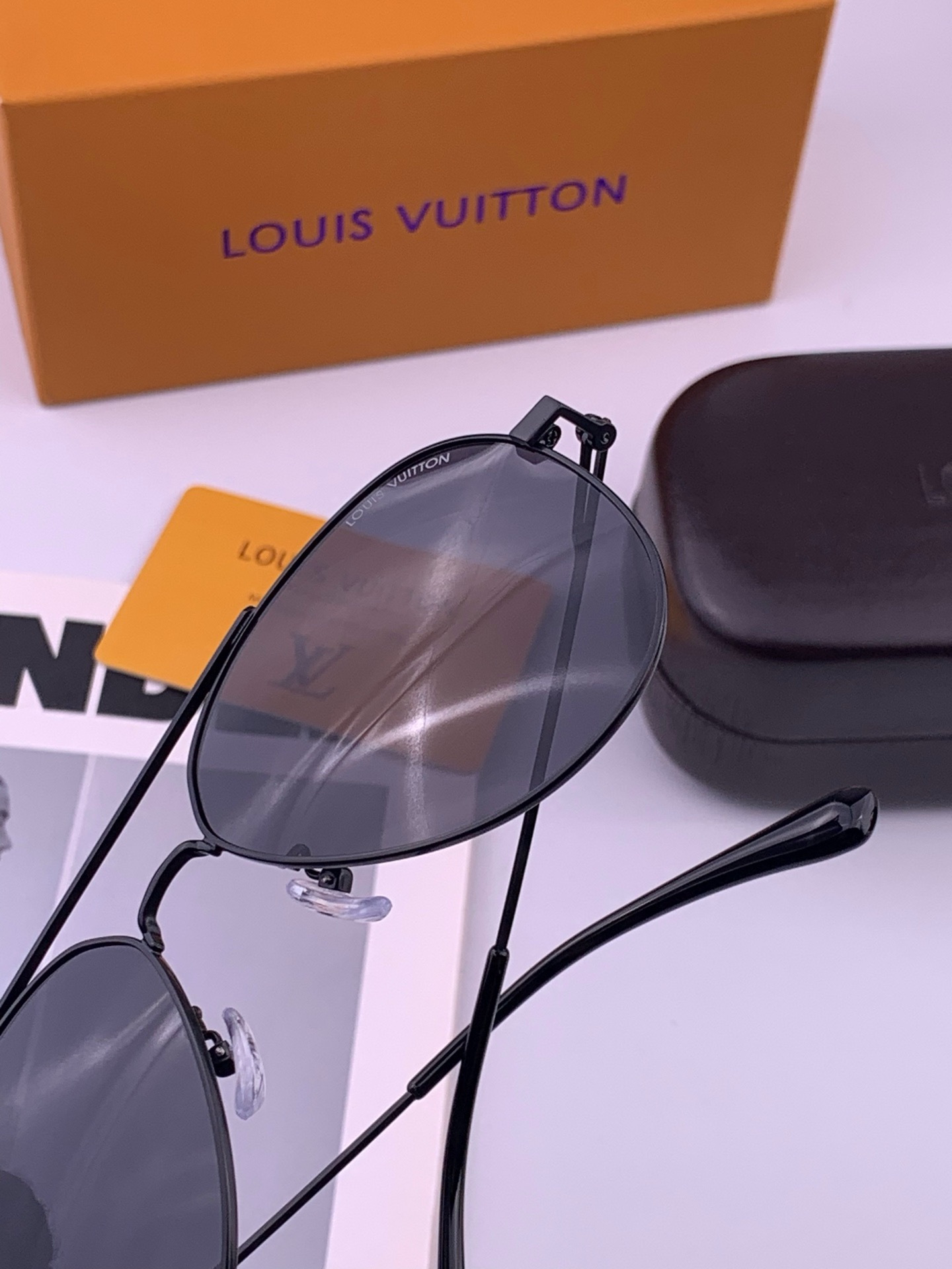 LV 。  高品质男女款墨镜   👍 进口宝丽来偏光镜片  。蛤蟆镜 开车钓鱼都可 。百搭显瘦墨镜韩版男士飞行员大框司机