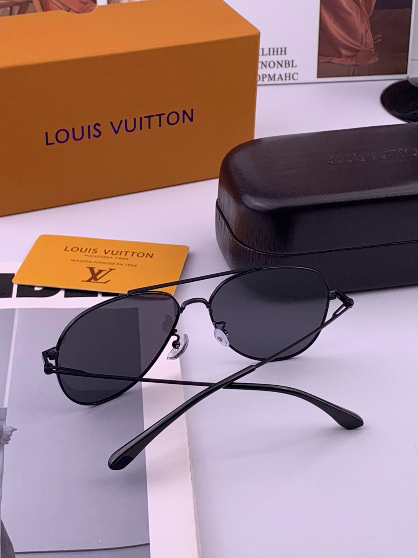 LV 。  高品质男女款墨镜   👍 进口宝丽来偏光镜片  。蛤蟆镜 开车钓鱼都可 。百搭显瘦墨镜韩版男士飞行员大框司机