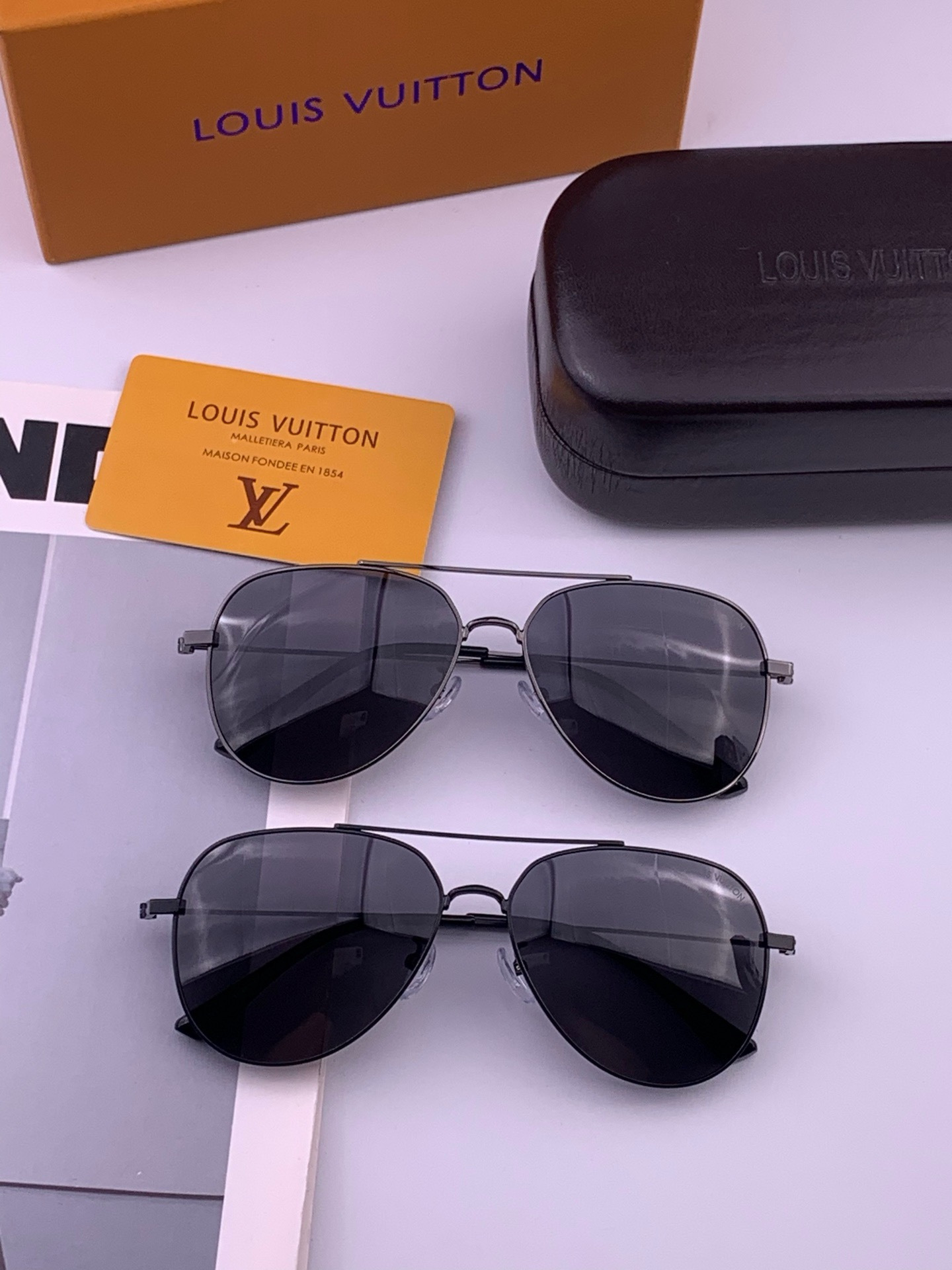 LV 。  高品质男女款墨镜   👍 进口宝丽来偏光镜片  。蛤蟆镜 开车钓鱼都可 。百搭显瘦墨镜韩版男士飞行员大框司机