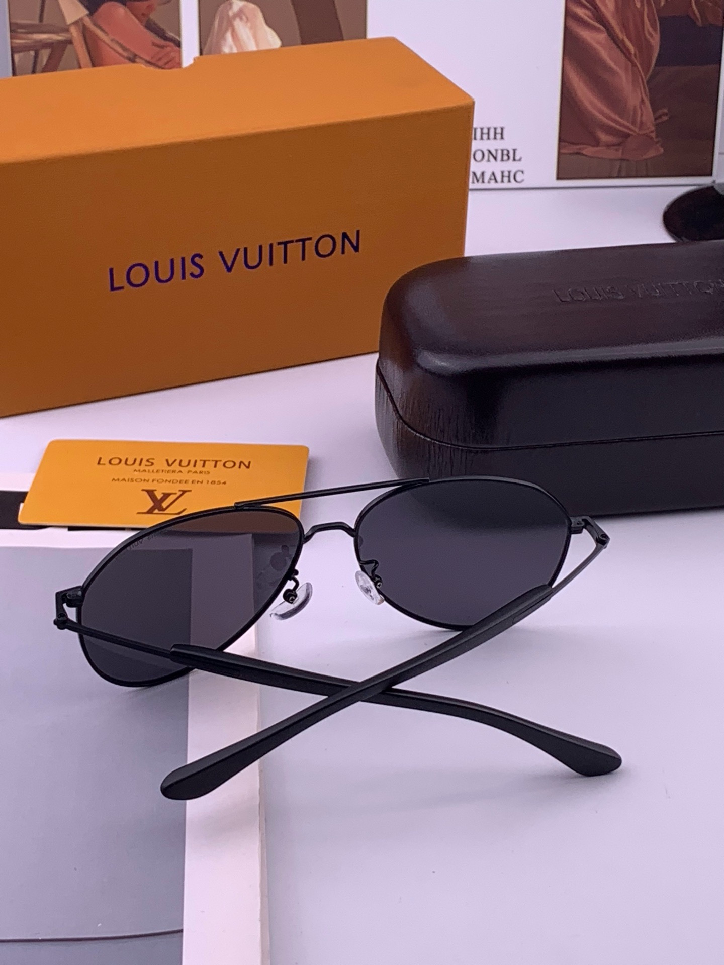LV 。  高品质男女款墨镜   👍 进口宝丽来偏光镜片  。蛤蟆镜 开车钓鱼都可 。百搭显瘦墨镜韩版男士飞行员大框司机