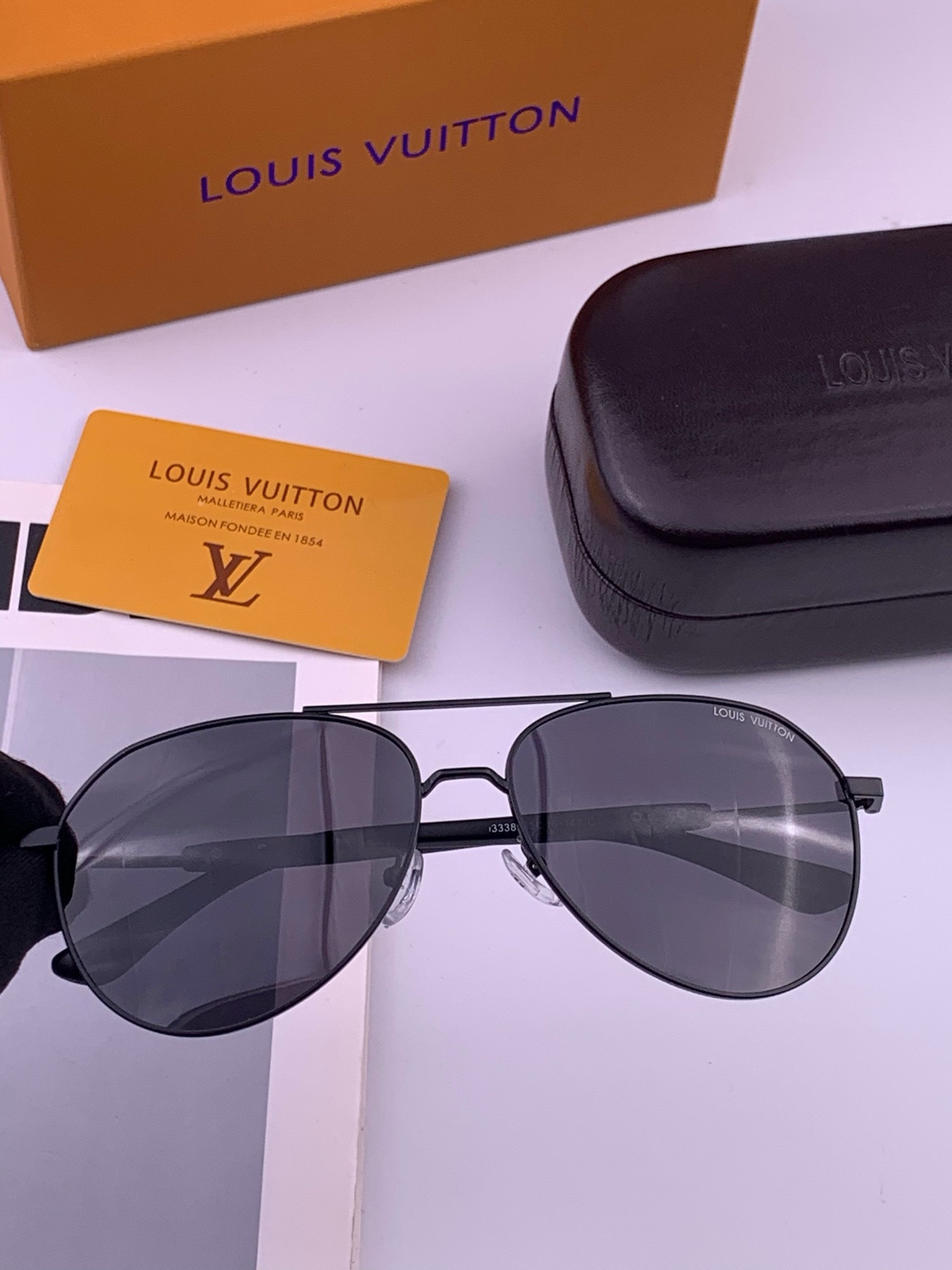LV 。  高品质男女款墨镜   👍 进口宝丽来偏光镜片  。蛤蟆镜 开车钓鱼都可 。百搭显瘦墨镜韩版男士飞行员大框司机