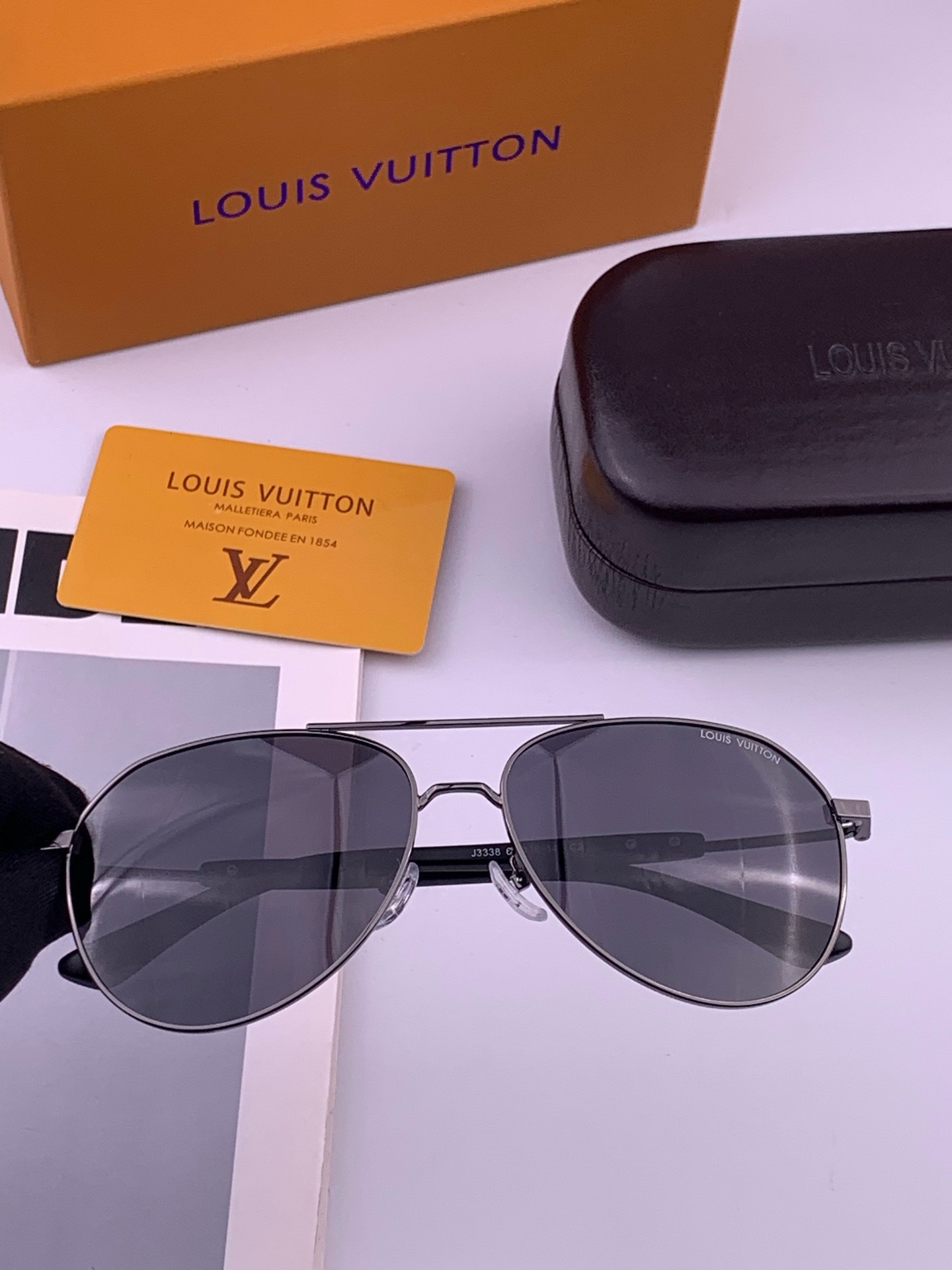 LV 。  高品质男女款墨镜   👍 进口宝丽来偏光镜片  。蛤蟆镜 开车钓鱼都可 。百搭显瘦墨镜韩版男士飞行员大框司机