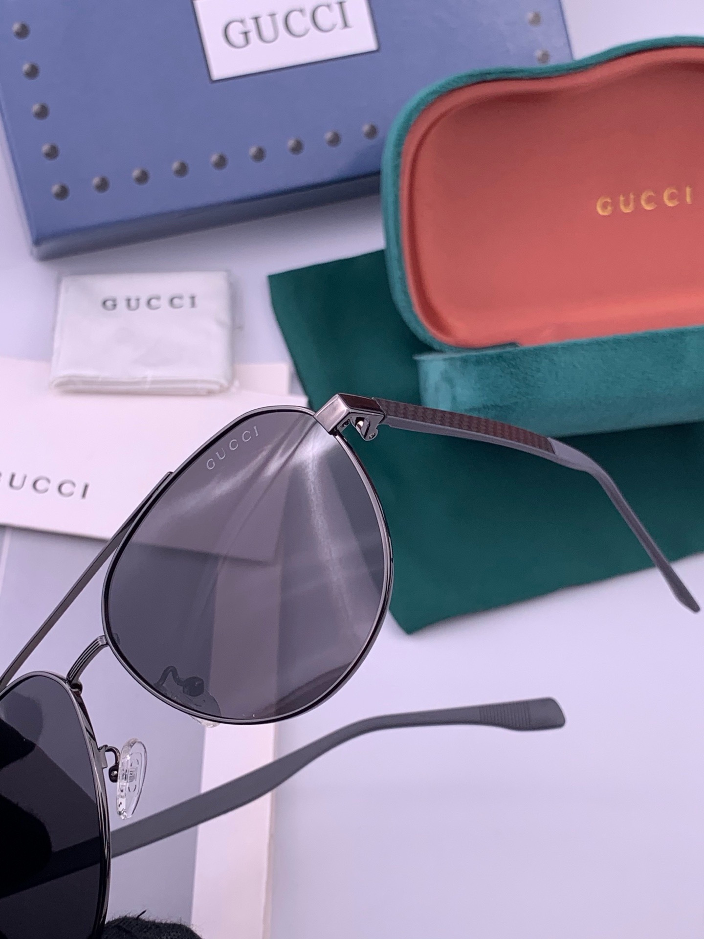 Gucci 。  高品质男女款墨镜   👍 进口宝丽来偏光镜片  。蛤蟆镜 开车钓鱼都可 。百搭显瘦墨镜韩版男士飞行员大