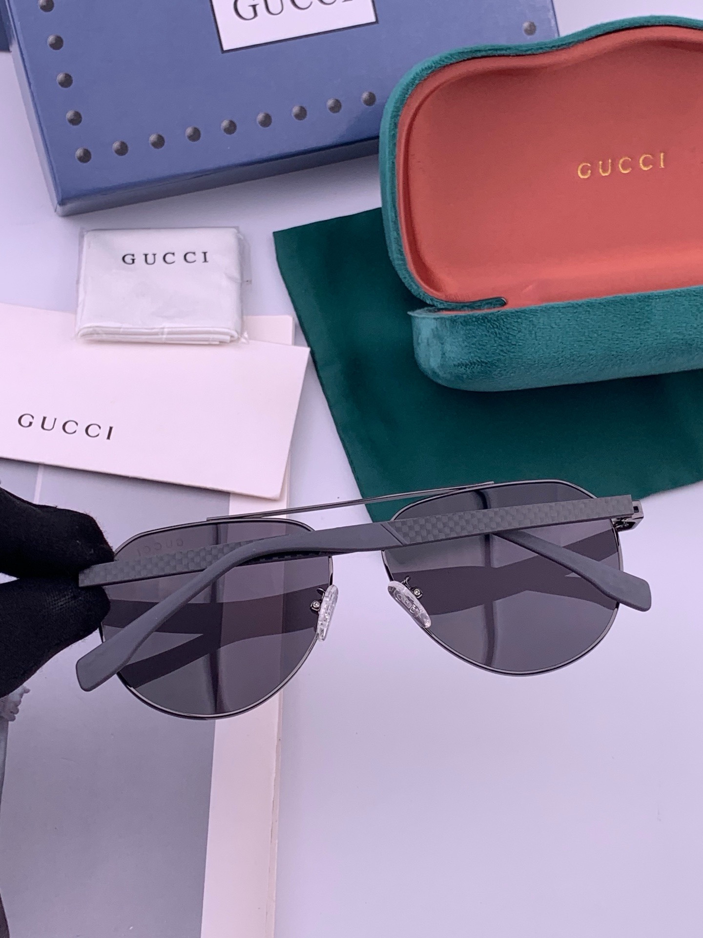 Gucci 。  高品质男女款墨镜   👍 进口宝丽来偏光镜片  。蛤蟆镜 开车钓鱼都可 。百搭显瘦墨镜韩版男士飞行员大