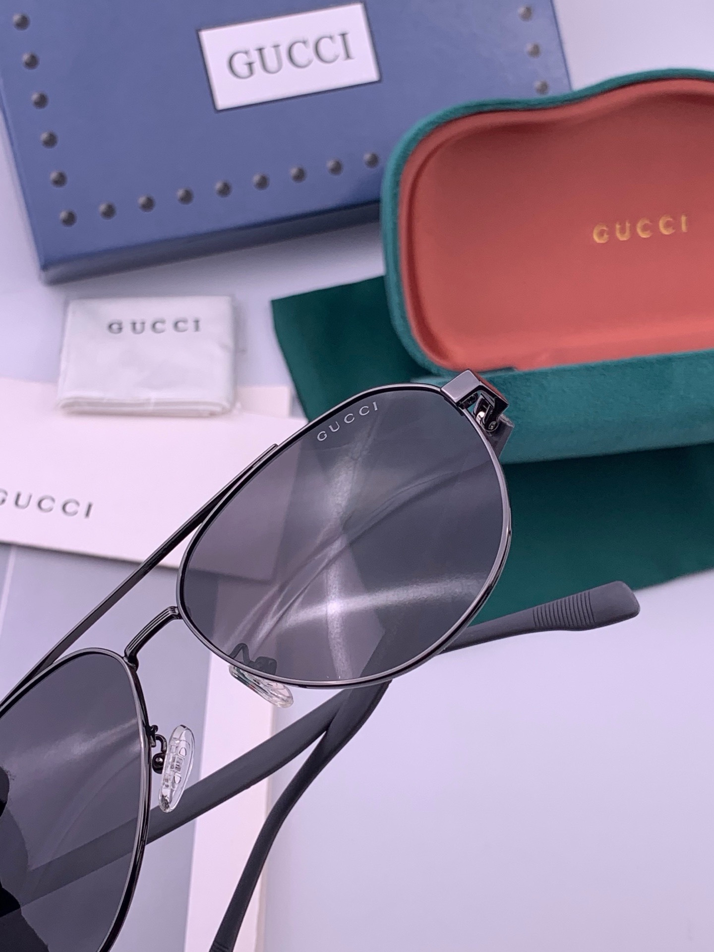 Gucci 。  高品质男女款墨镜   👍 进口宝丽来偏光镜片  。蛤蟆镜 开车钓鱼都可 。百搭显瘦墨镜韩版男士飞行员大